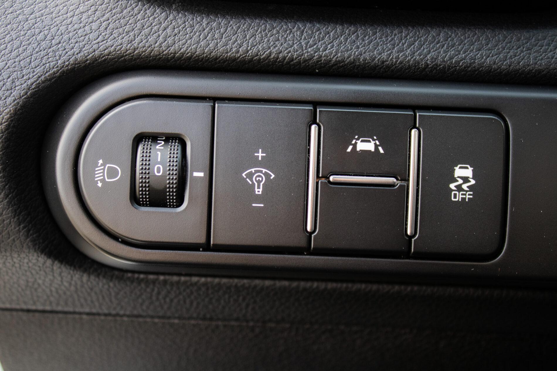 2019 Kia ProCeed GT, biela hatchback, 115 981 km
