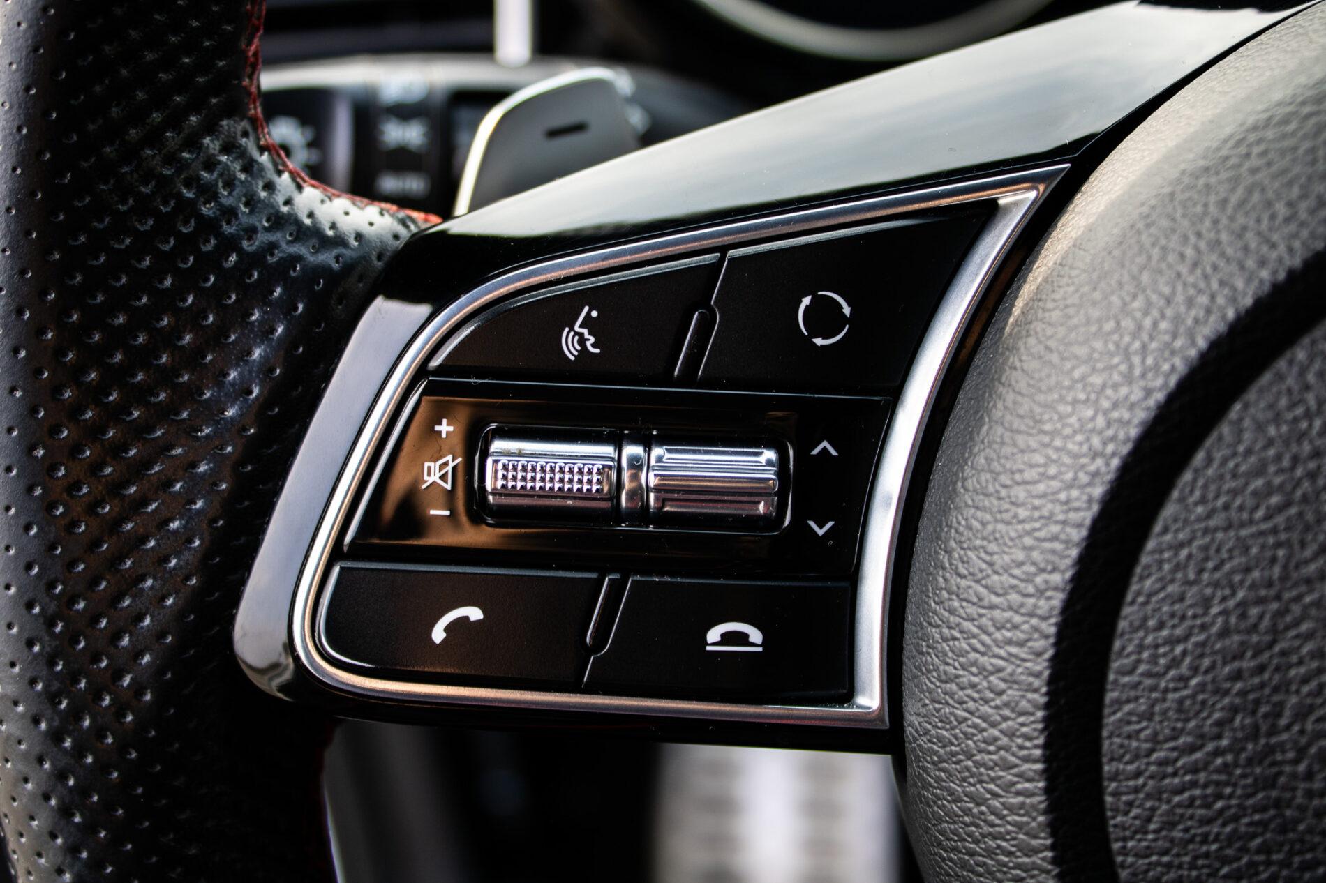 2019 Kia ProCeed GT, biela hatchback, 115 981 km