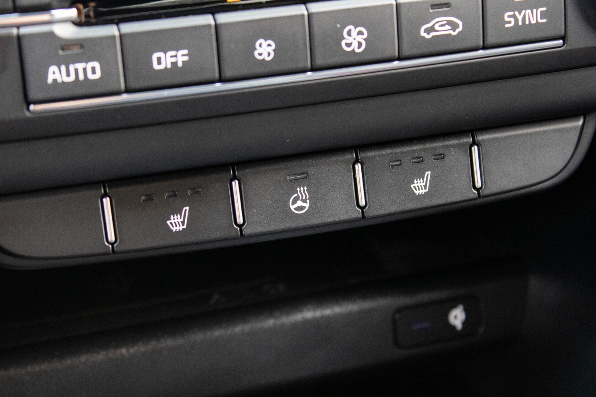 2019 Kia ProCeed GT, biela hatchback, 115 981 km