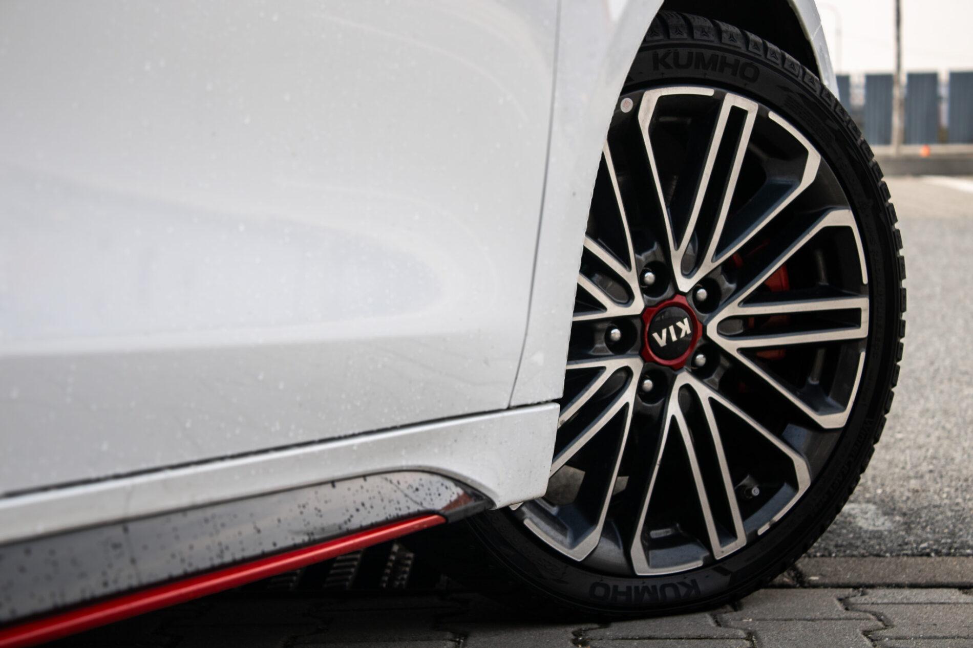 2019 Kia ProCeed GT, biela hatchback, 115 981 km