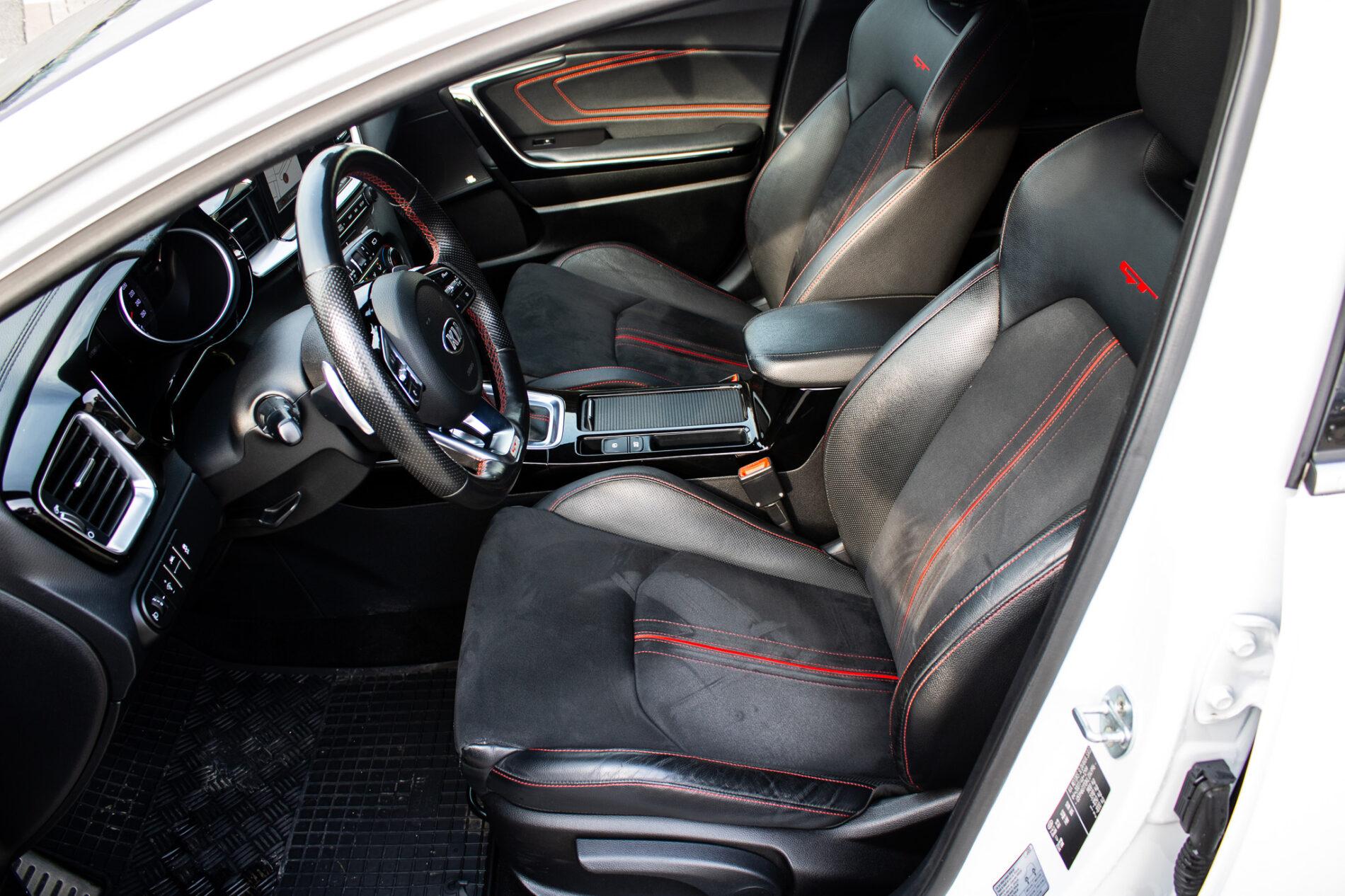 2019 Kia ProCeed GT, biela hatchback, 115 981 km