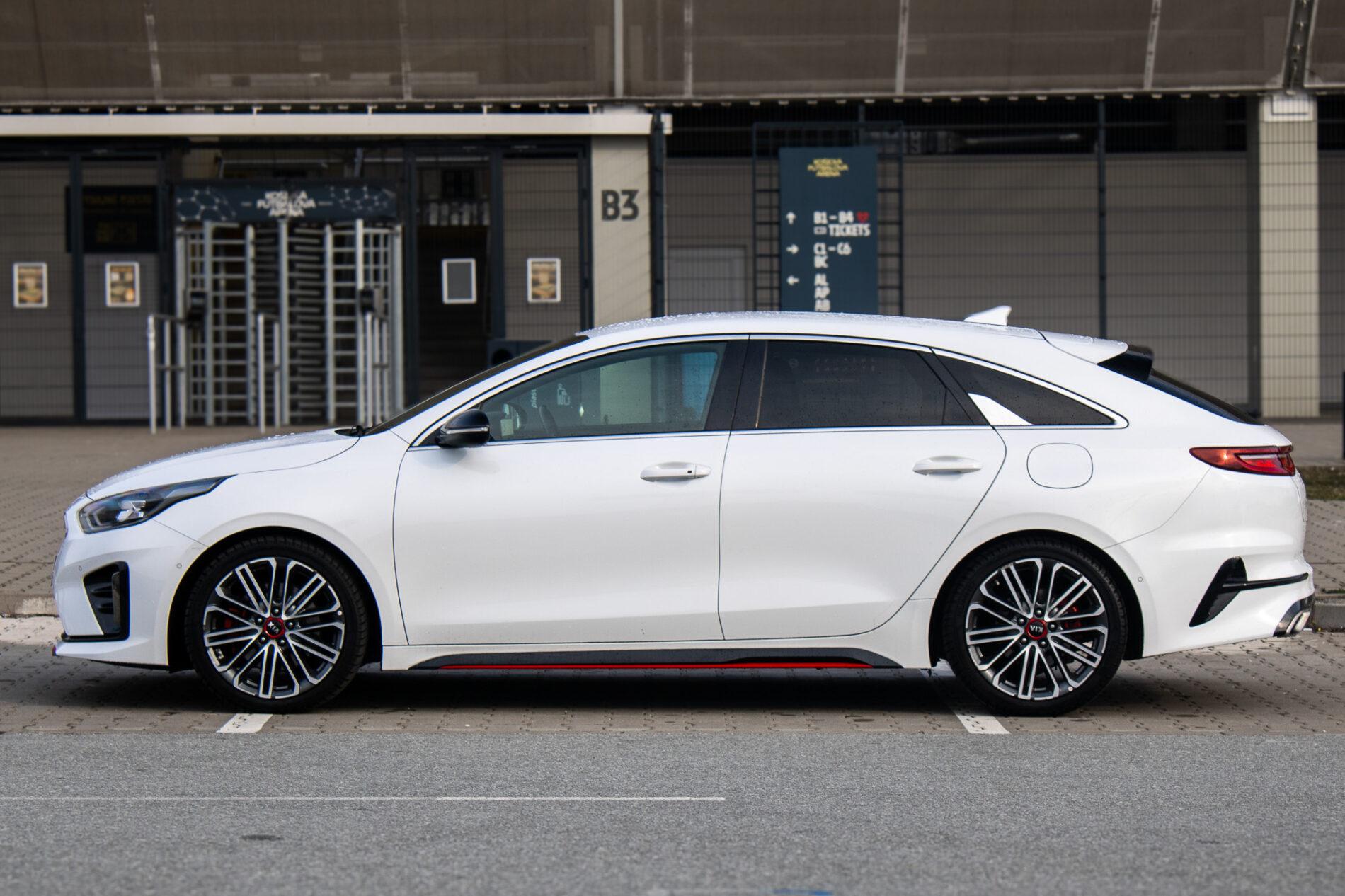 2019 Kia ProCeed GT, biela hatchback, 115 981 km