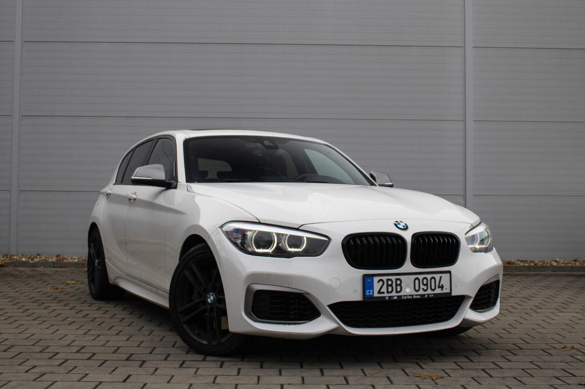 2019 BMW M140i, biela hatchback, 128 000 km
