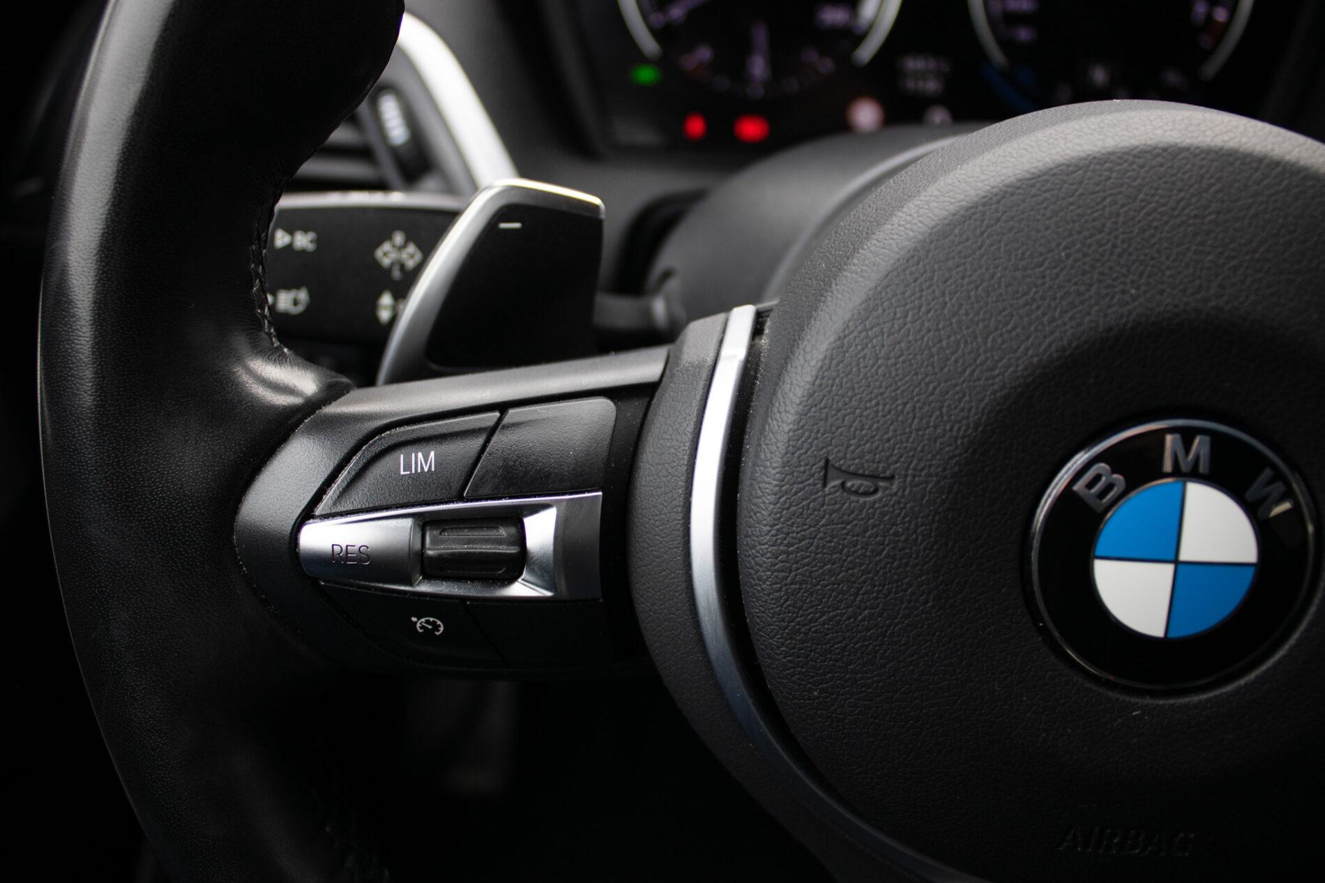 2019 BMW M140i, biela hatchback, 128 000 km