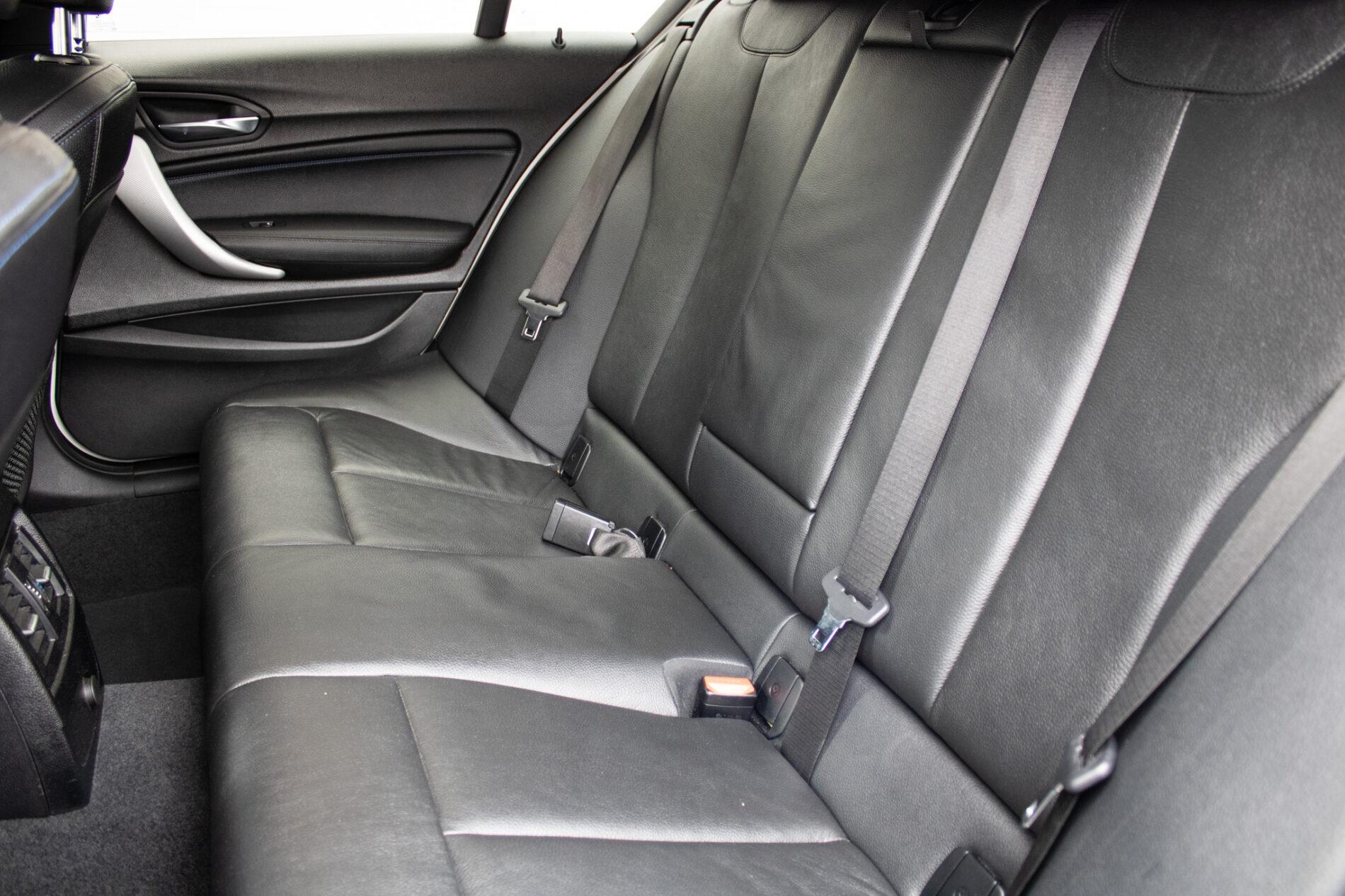 2019 BMW M140i, biela hatchback, 128 000 km