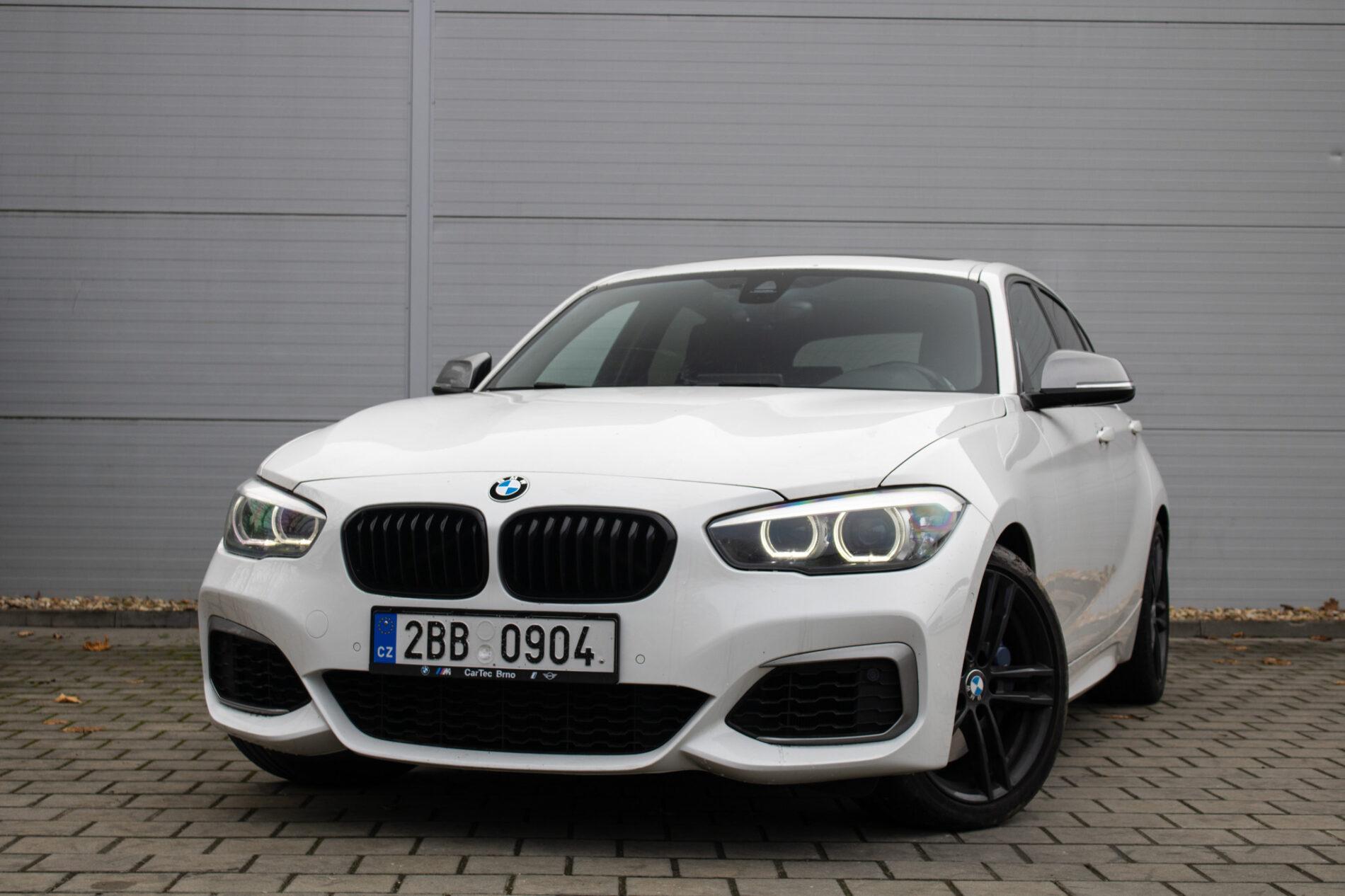 2019 BMW M140i, biela hatchback, 128 000 km