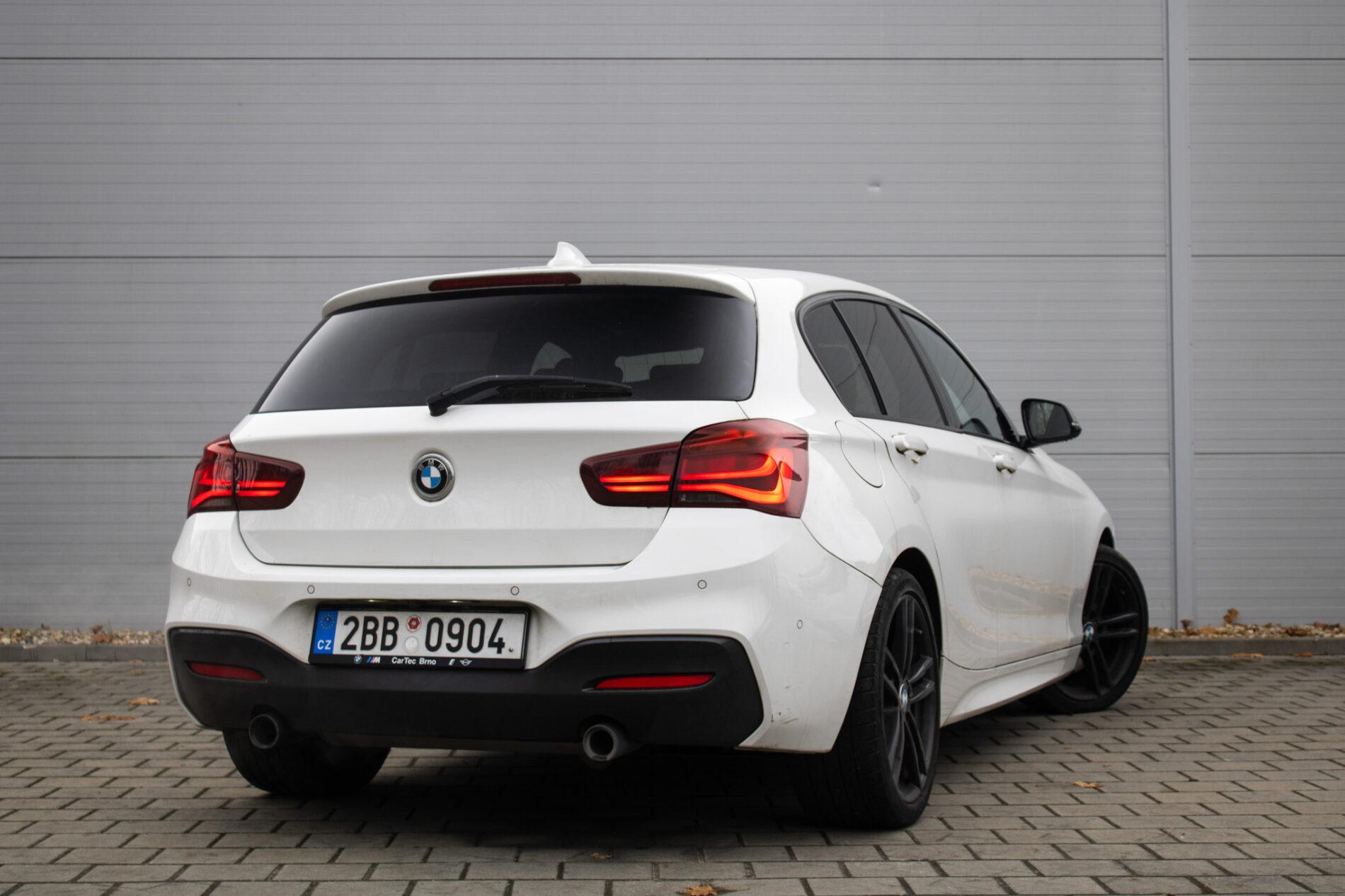 2019 BMW M140i, biela hatchback, 128 000 km