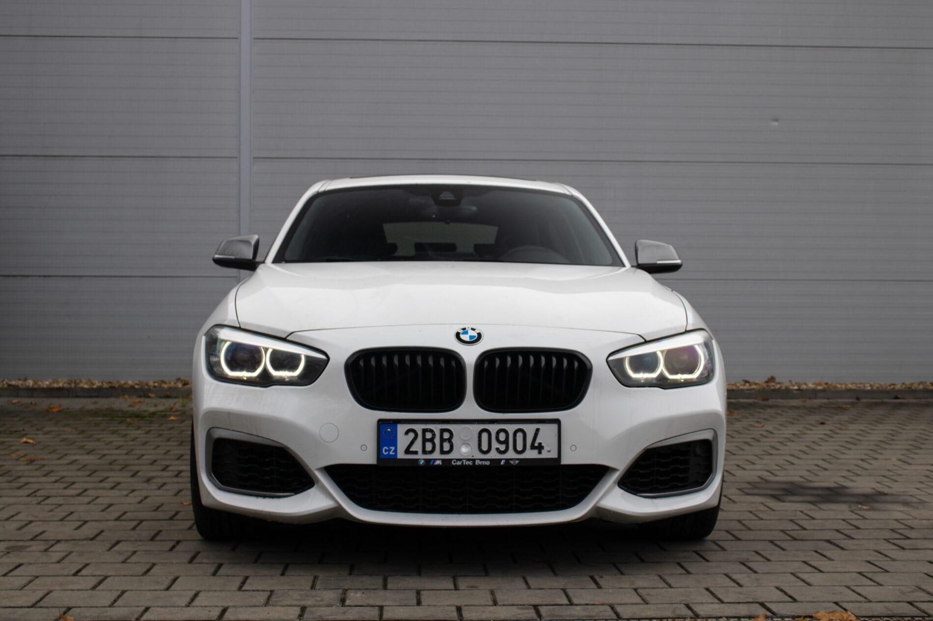 2019 BMW M140i, biela hatchback, 128 000 km
