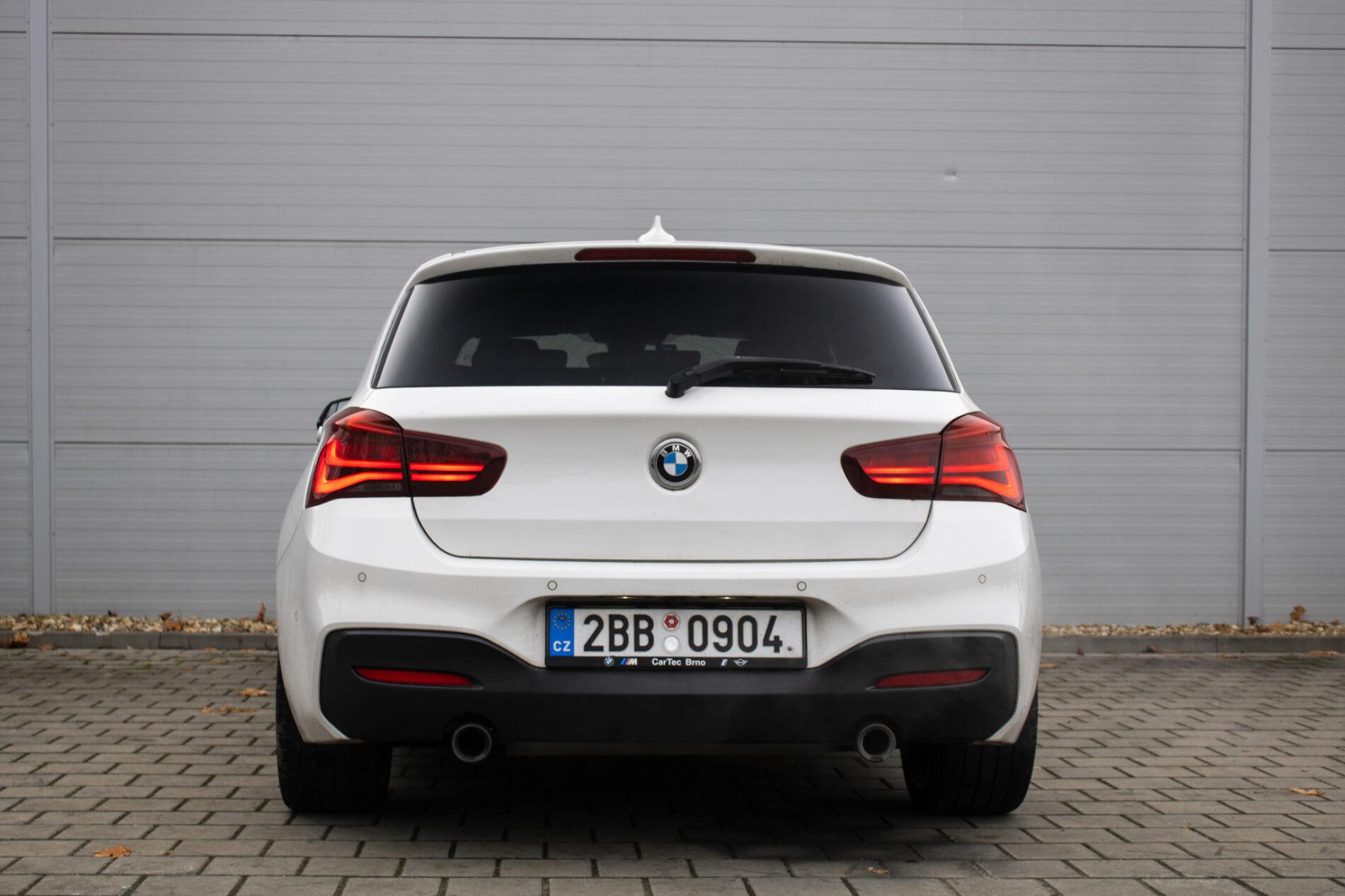 2019 BMW M140i, biela hatchback, 128 000 km