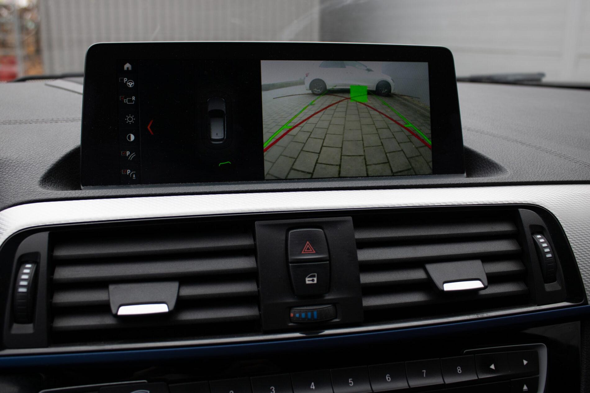 2019 BMW M140i, biela hatchback, 128 000 km
