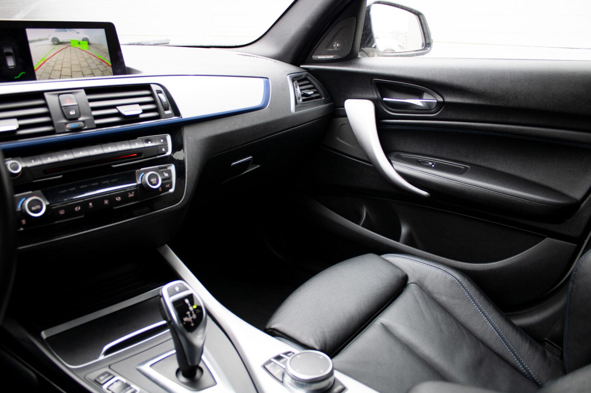 2019 BMW M140i, biela hatchback, 128 000 km