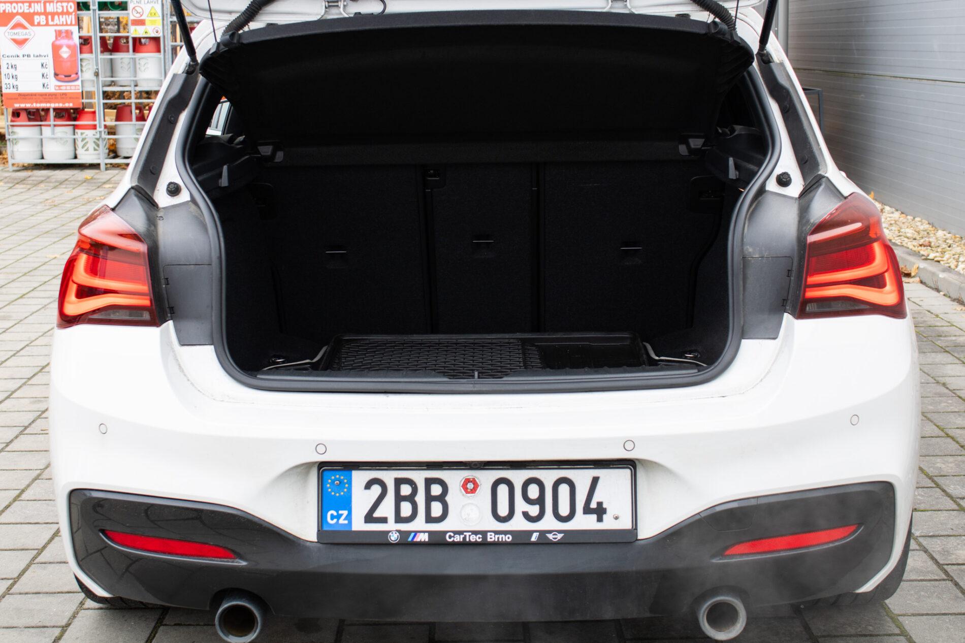 2019 BMW M140i, biela hatchback, 128 000 km