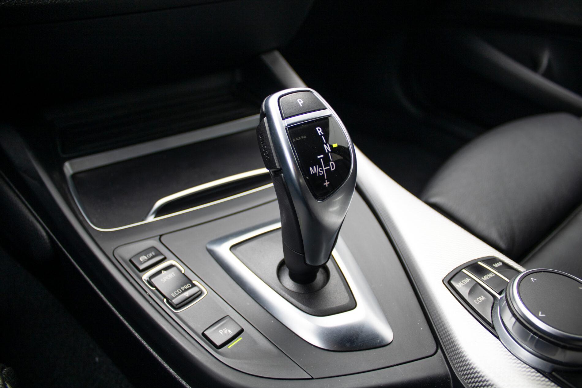 2019 BMW M140i, biela hatchback, 128 000 km