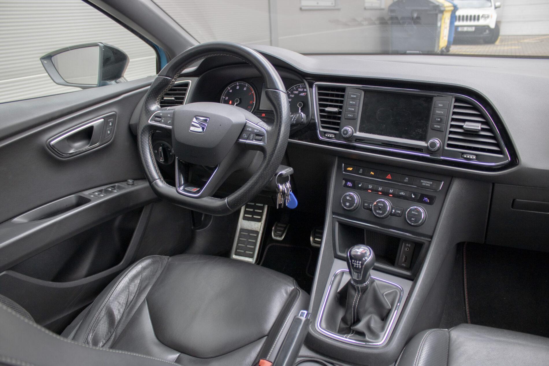 2016 Seat Leon Cupra, modrá kombi, 170 000 km