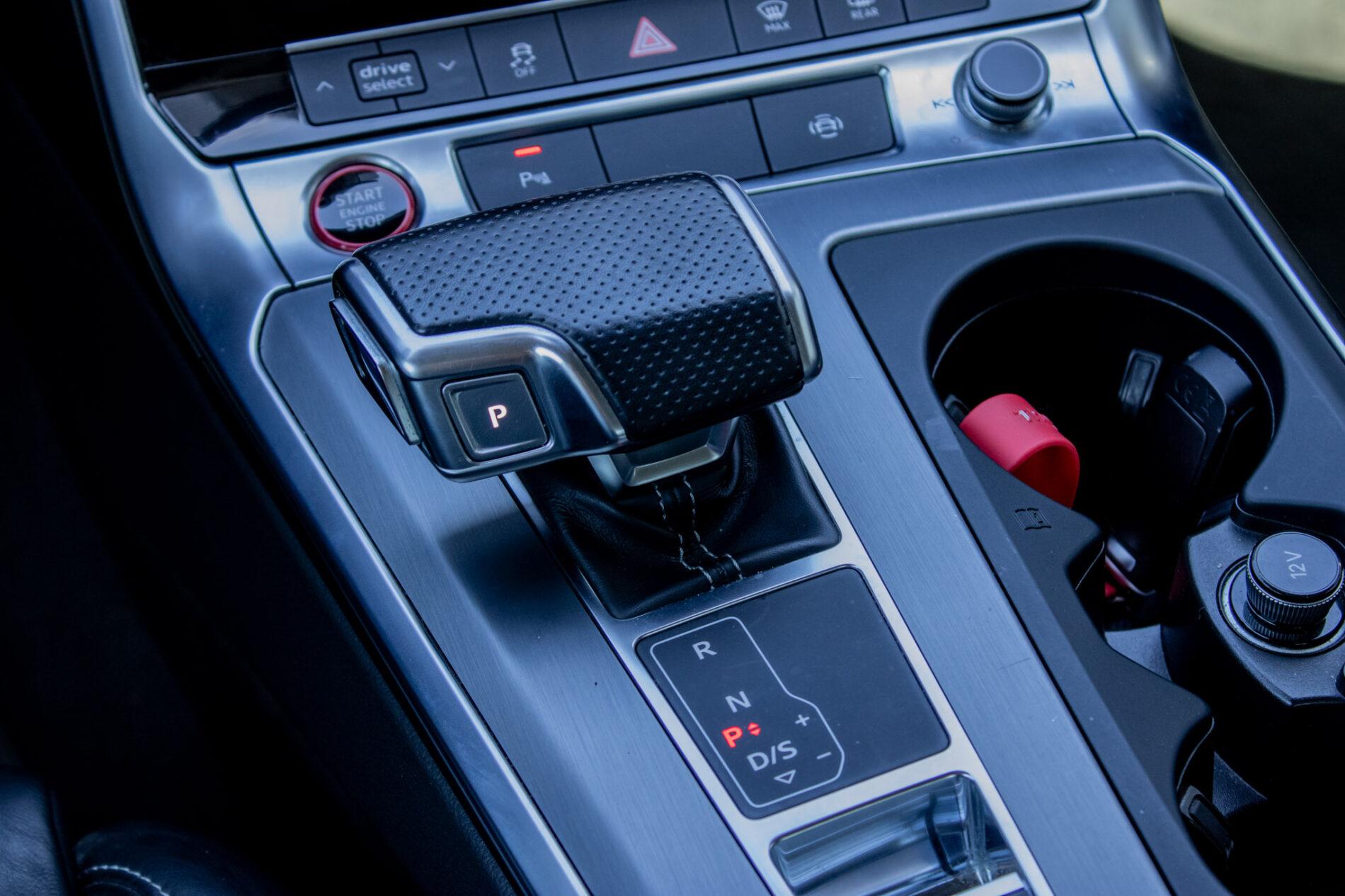 2021 AUDI S6, modrá sedan, 101 997 km