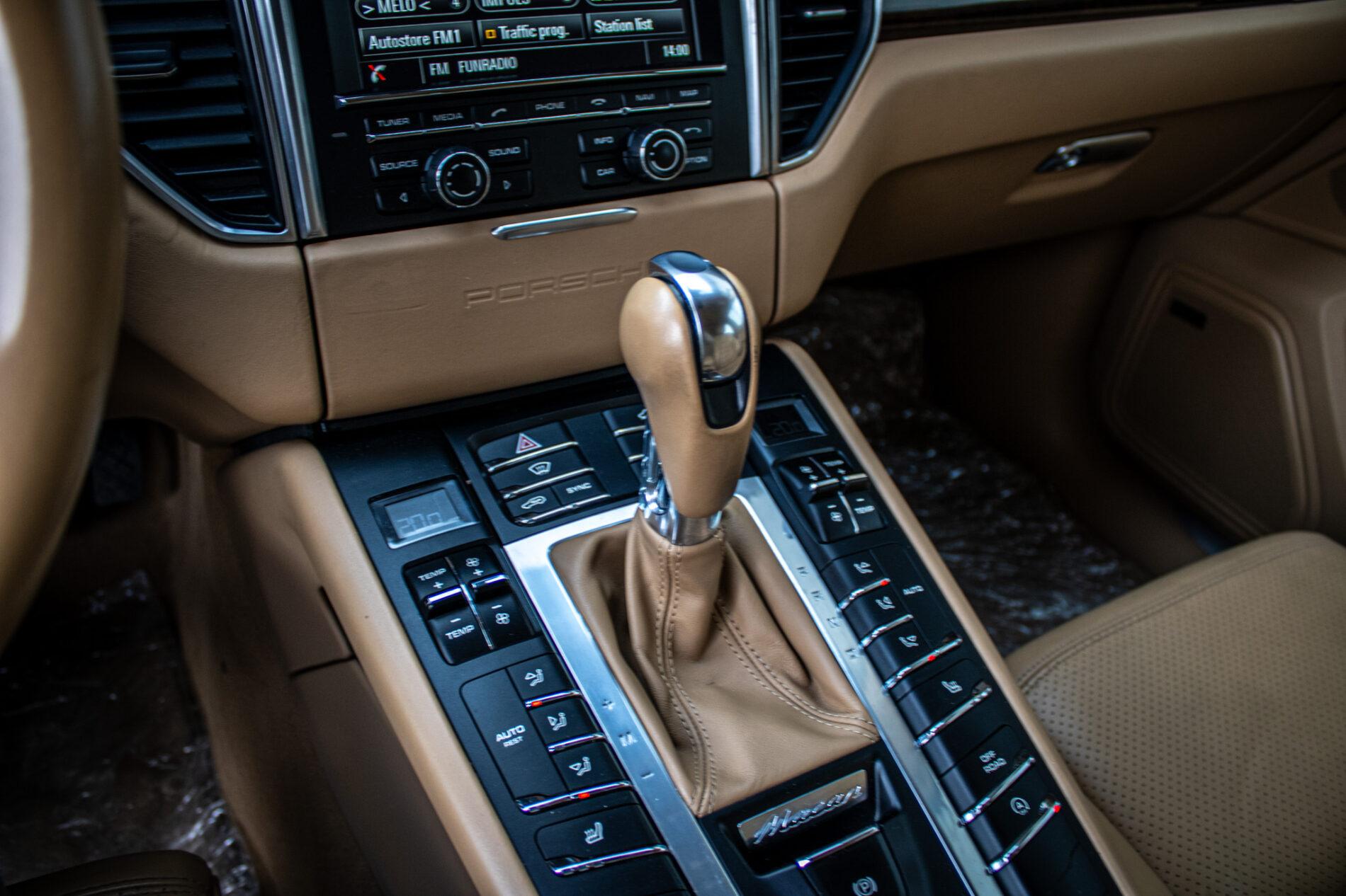 2014 Porsche Macan S, strieborná suv, 125 433 km