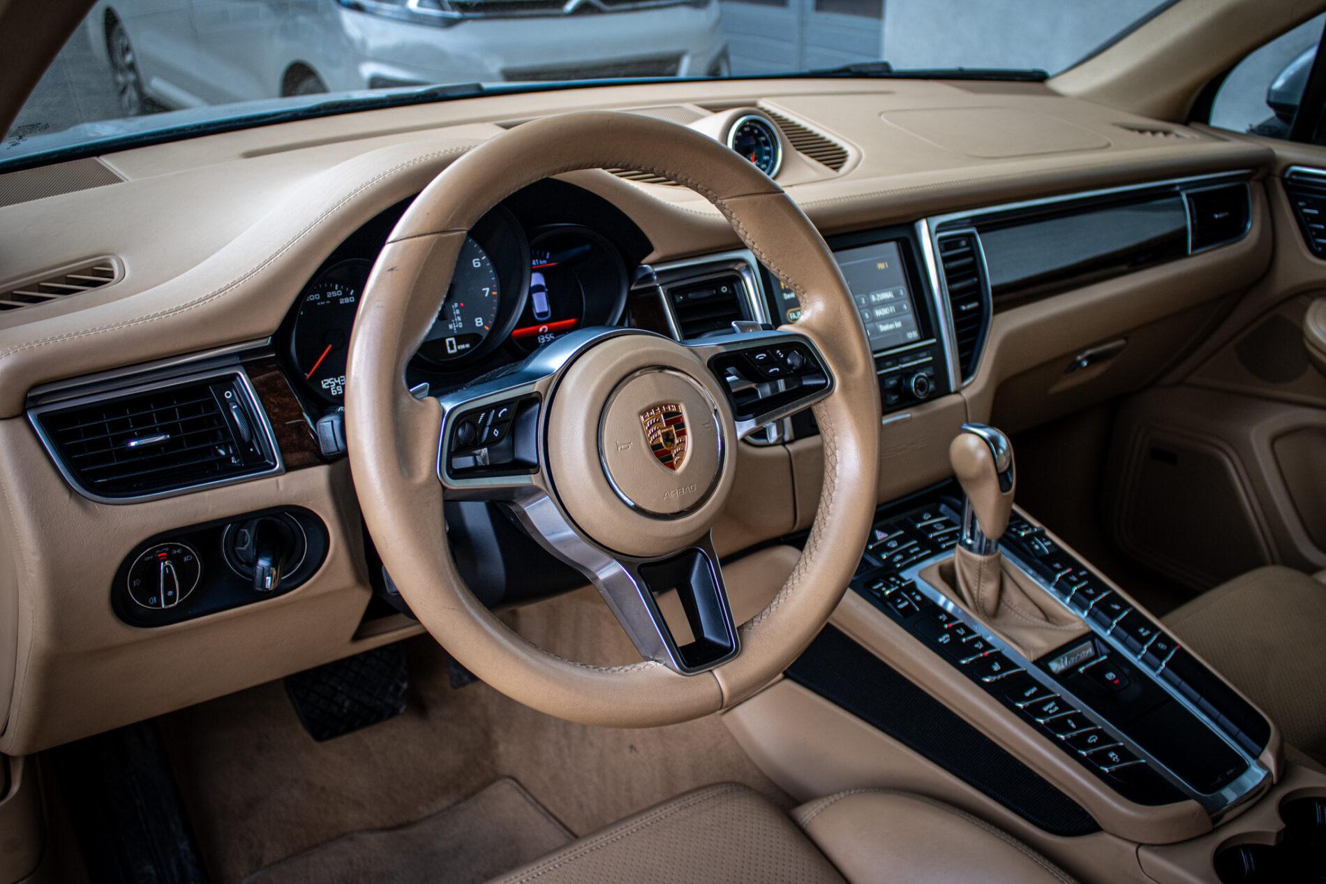 2014 Porsche Macan S, strieborná suv, 125 433 km