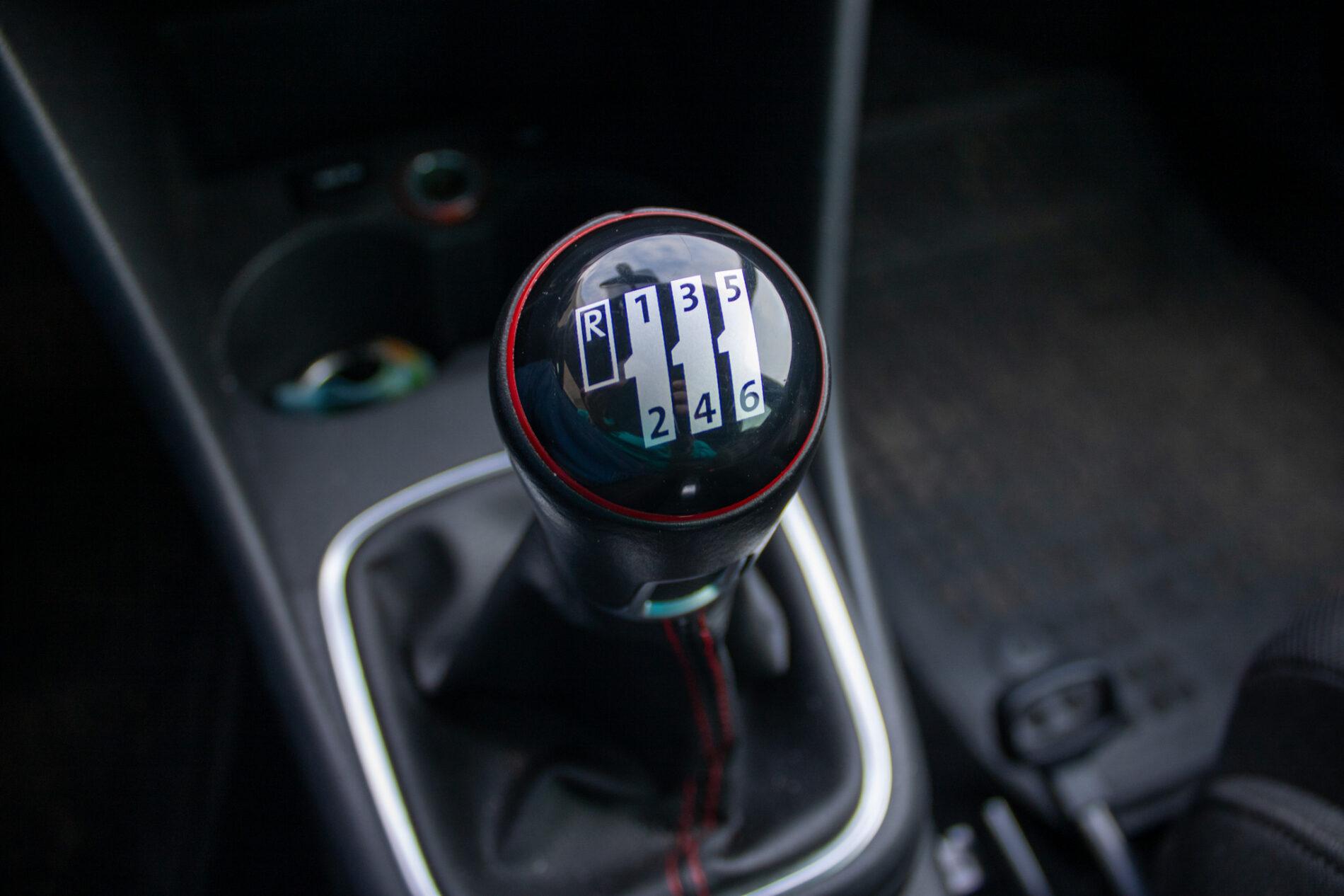 2016 Volkswagen Polo GTI, čierna hatchback, 49 625 km