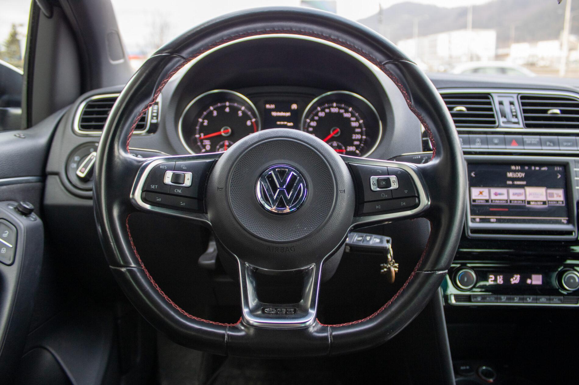 2016 Volkswagen Polo GTI, čierna hatchback, 49 625 km