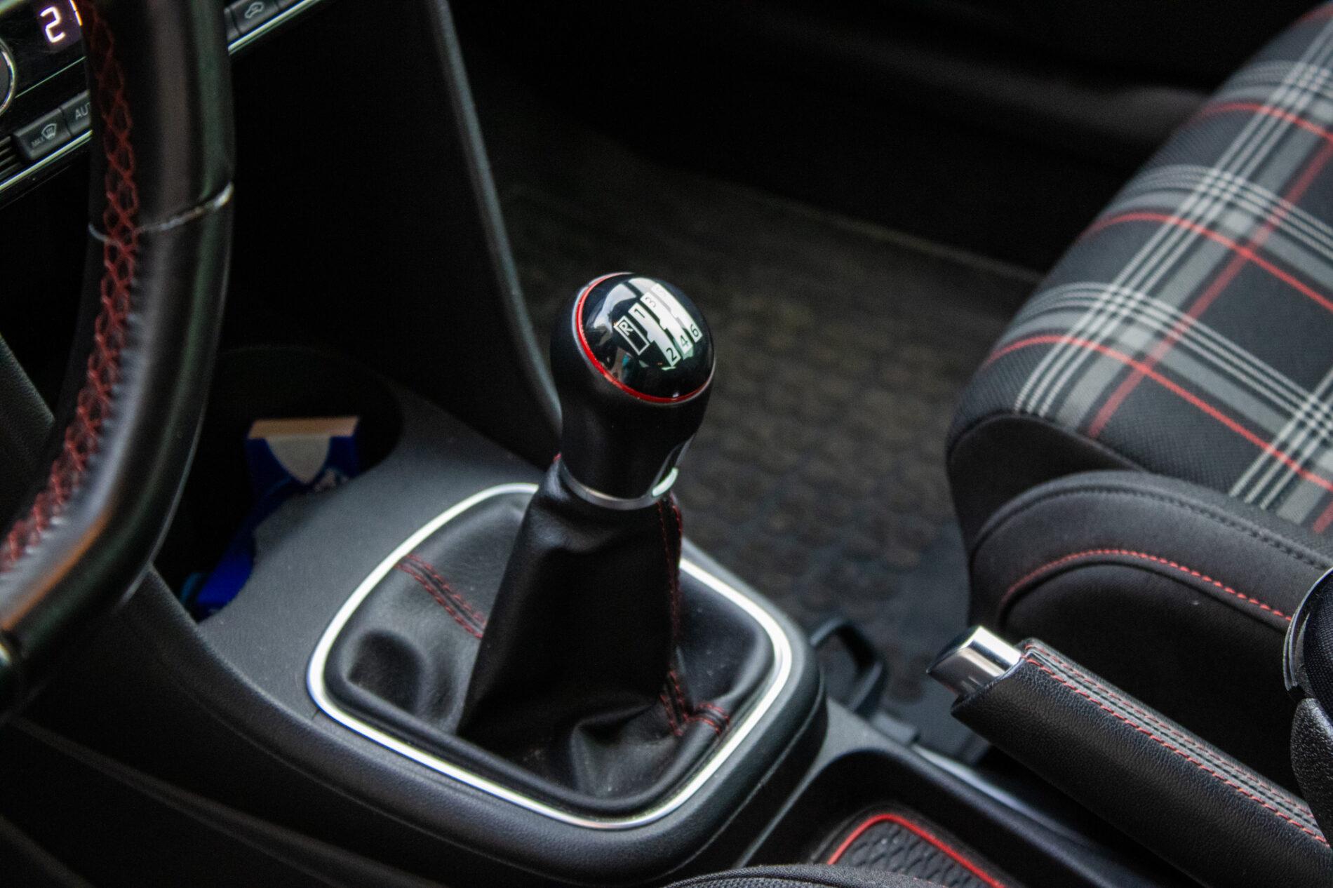 2016 Volkswagen Polo GTI, čierna hatchback, 49 625 km