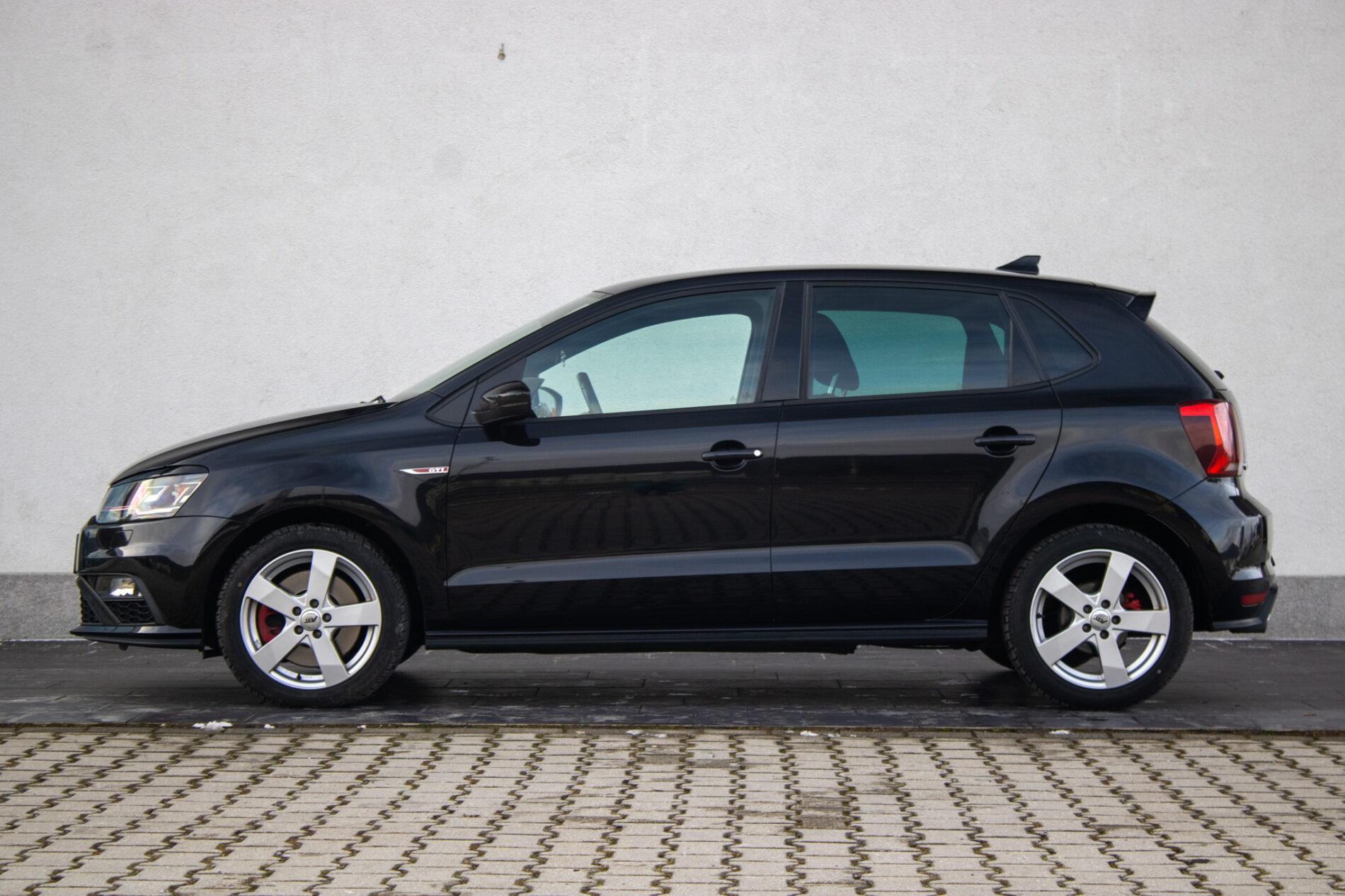 2016 Volkswagen Polo GTI, čierna hatchback, 49 625 km
