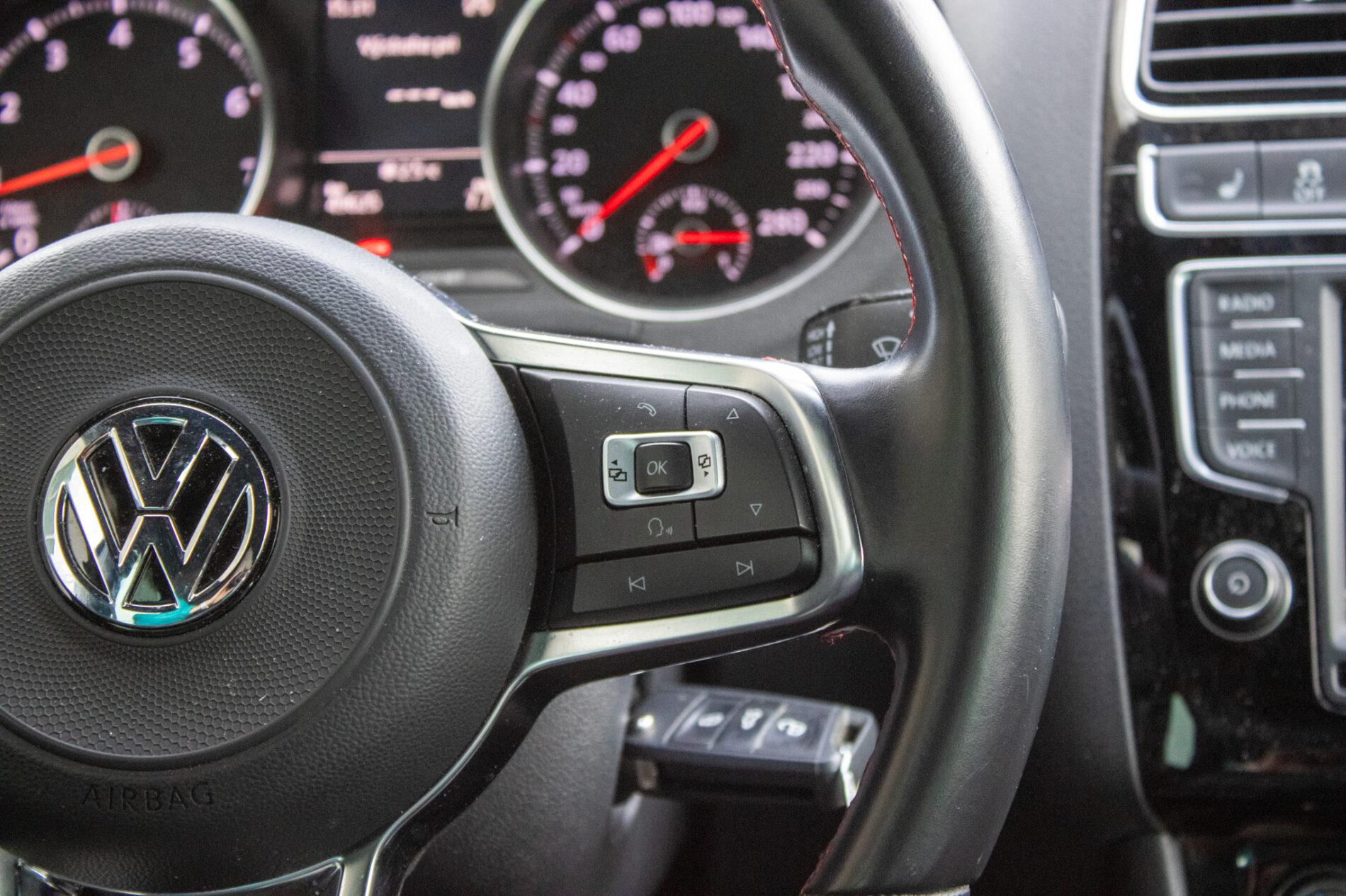 2016 Volkswagen Polo GTI, čierna hatchback, 49 625 km