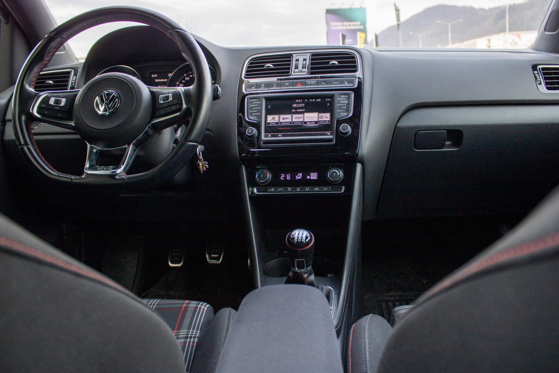 2016 Volkswagen Polo GTI, čierna hatchback, 49 625 km
