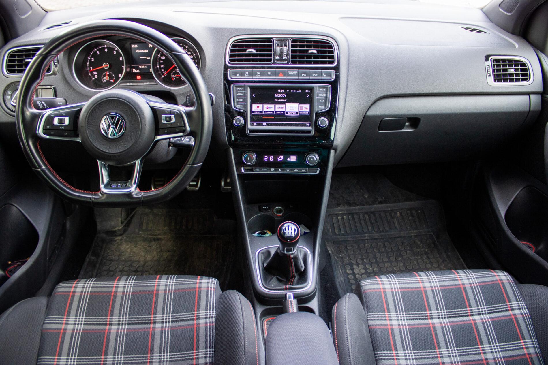 2016 Volkswagen Polo GTI, čierna hatchback, 49 625 km