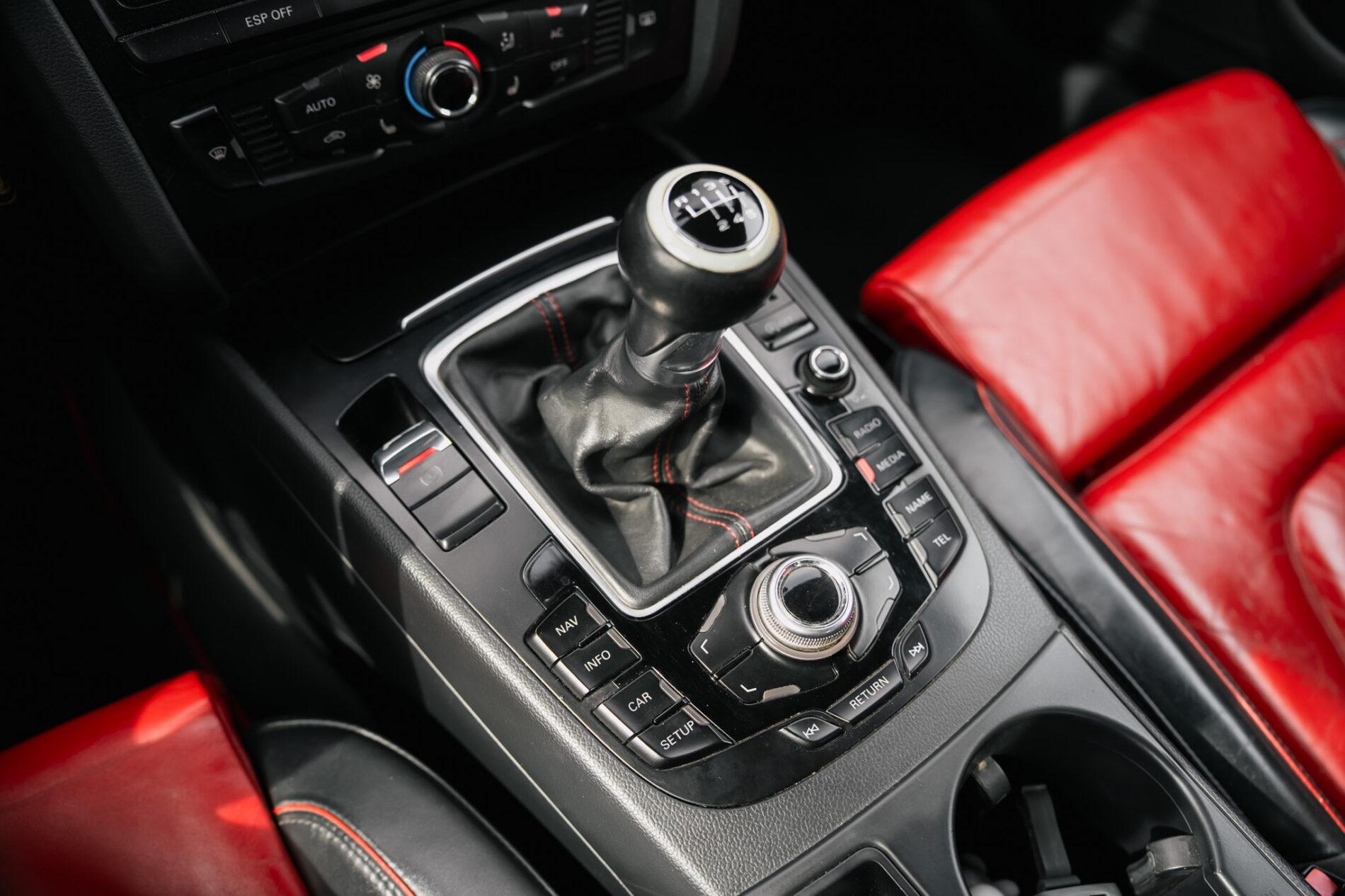 2010 AUDI A5, biela kabriolet, 357 143 km