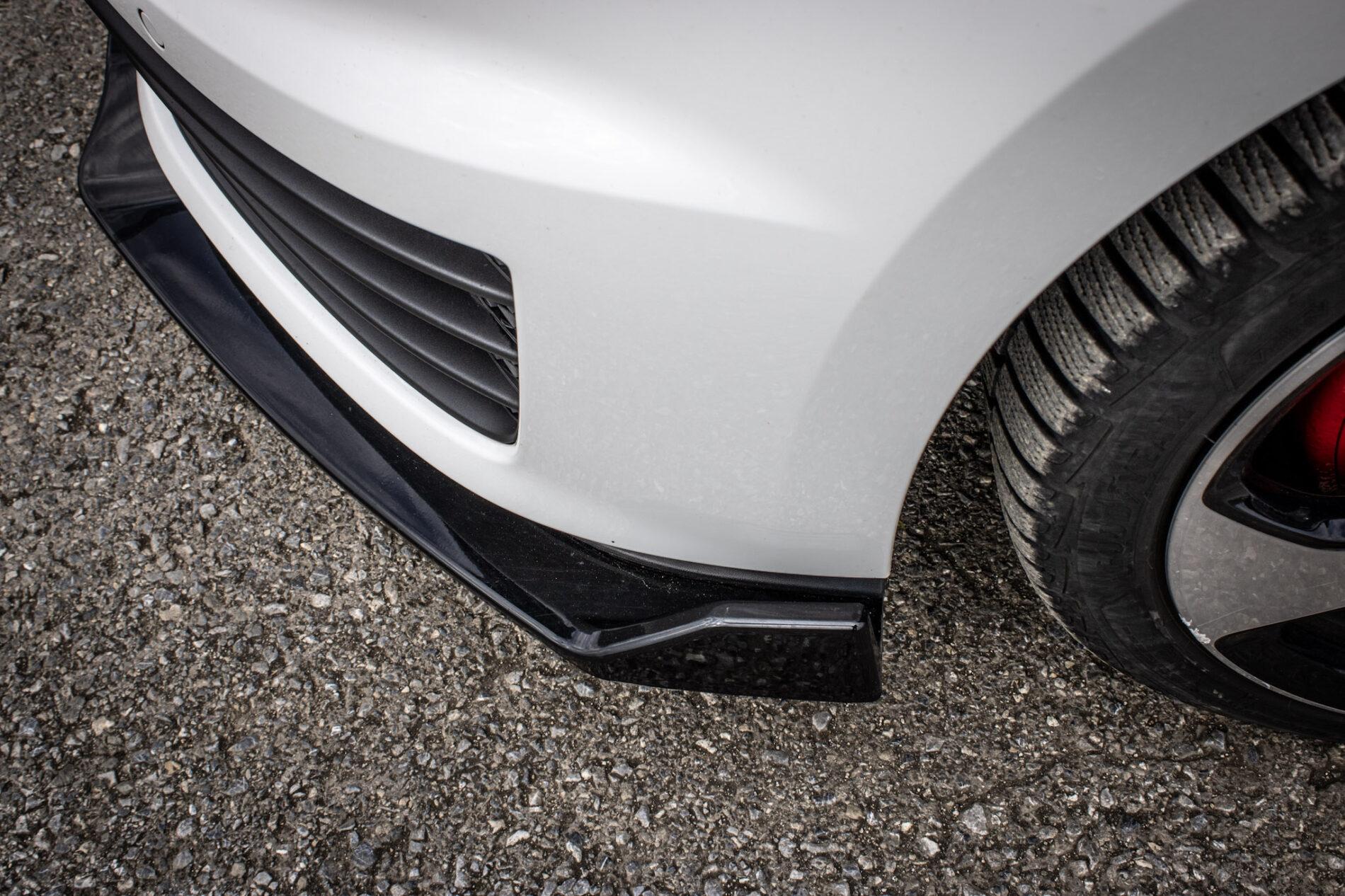 2016 Volkswagen Golf GTI, biela hatchback, 120 335 km