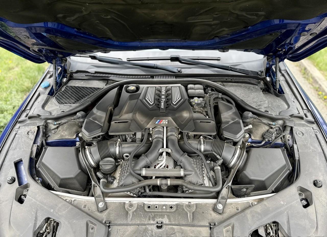 2020 BMW M8 Competition, modrá kupé, 107 000 km
