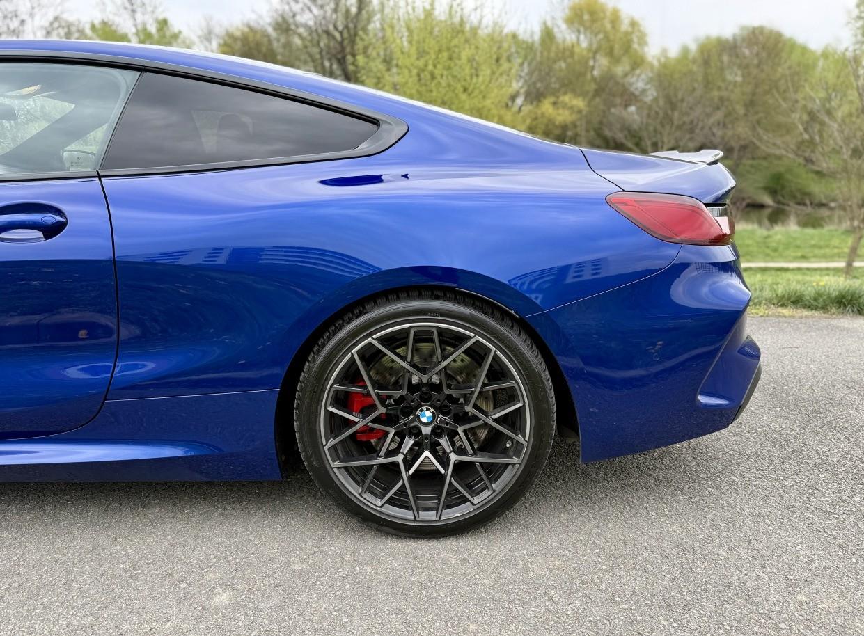 2020 BMW M8 Competition, modrá kupé, 107 000 km