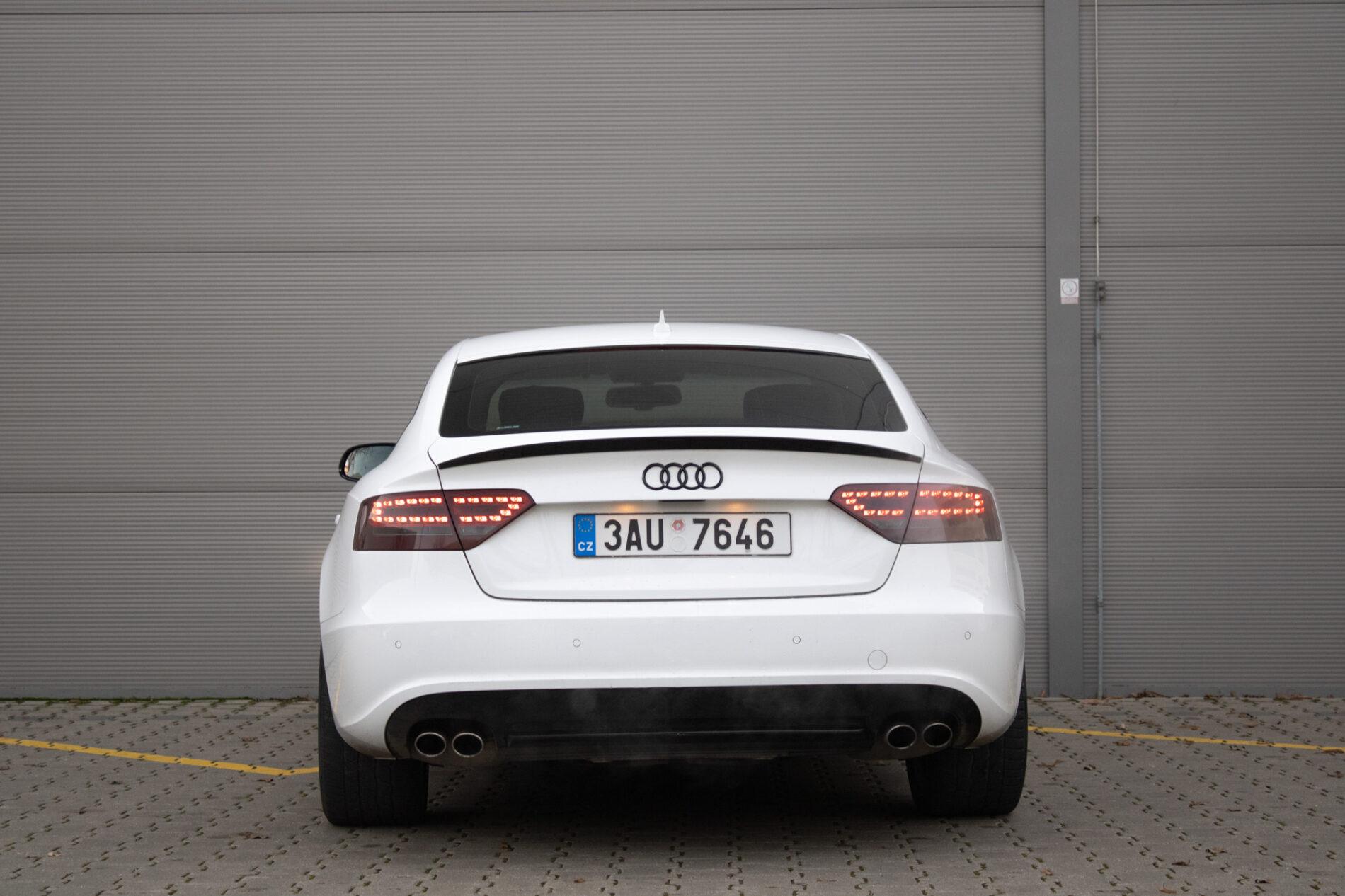 2011 AUDI S5, biela sedan, 193 834 km