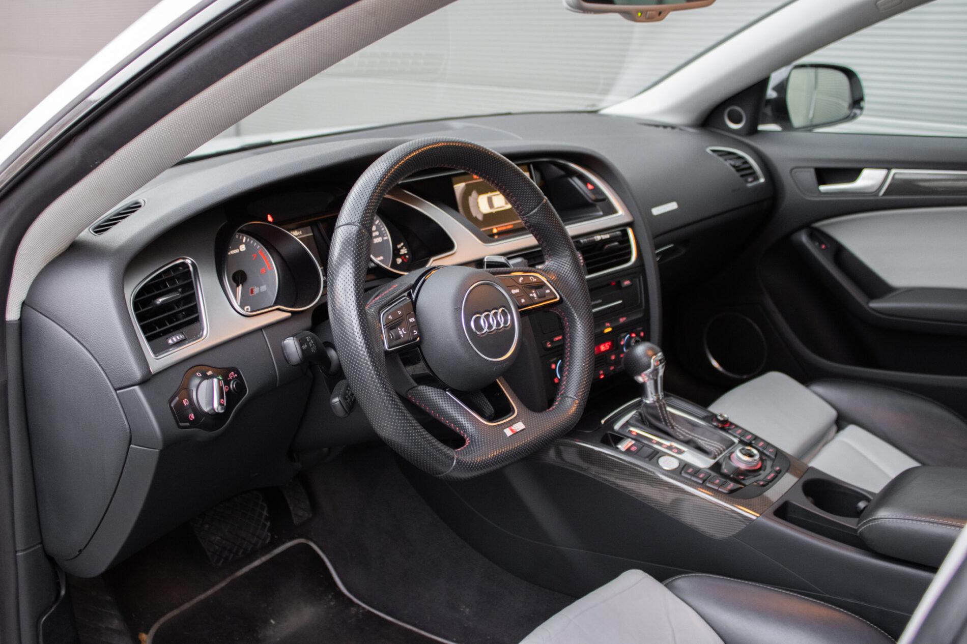2011 AUDI S5, biela sedan, 193 834 km