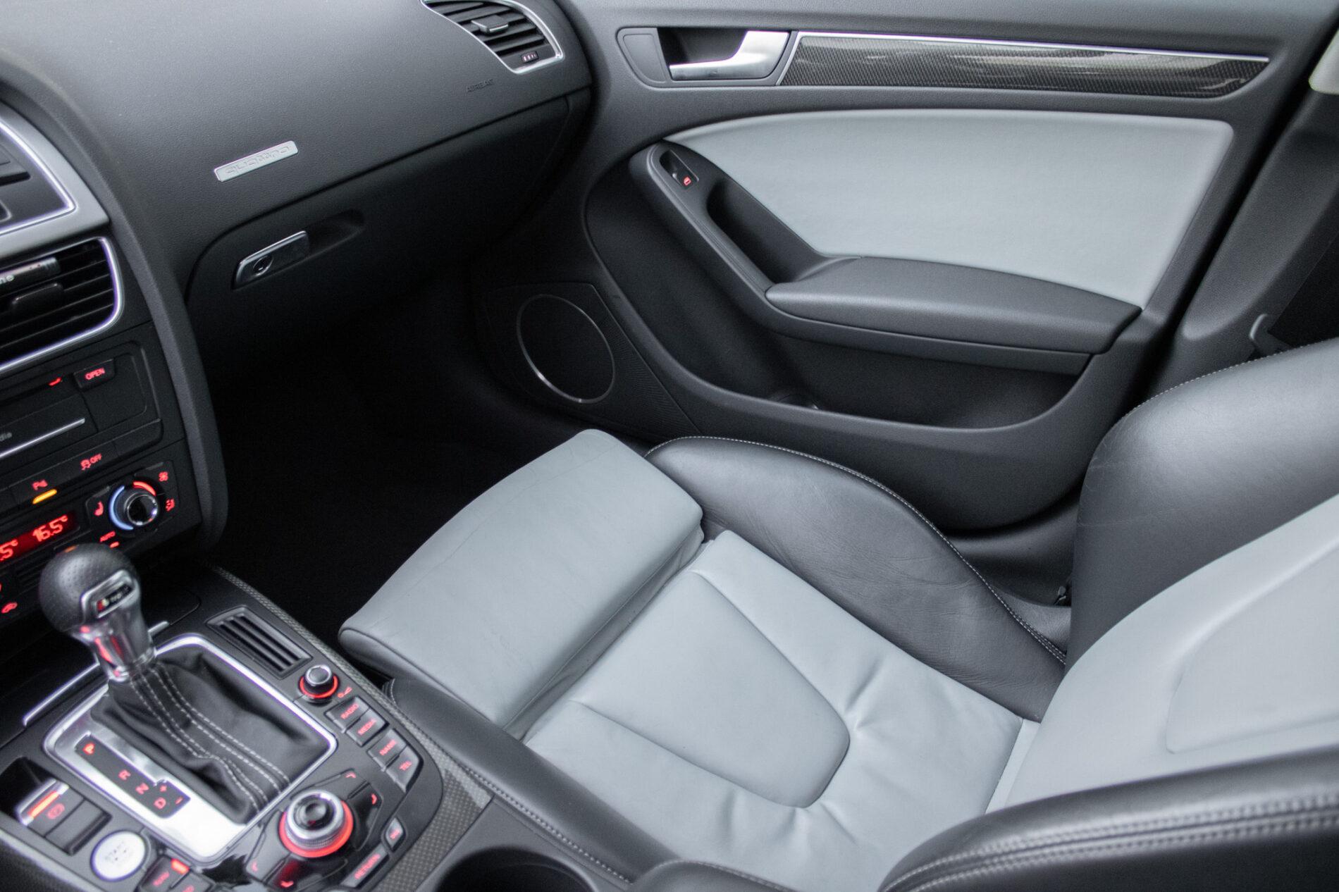 2011 AUDI S5, biela sedan, 193 834 km
