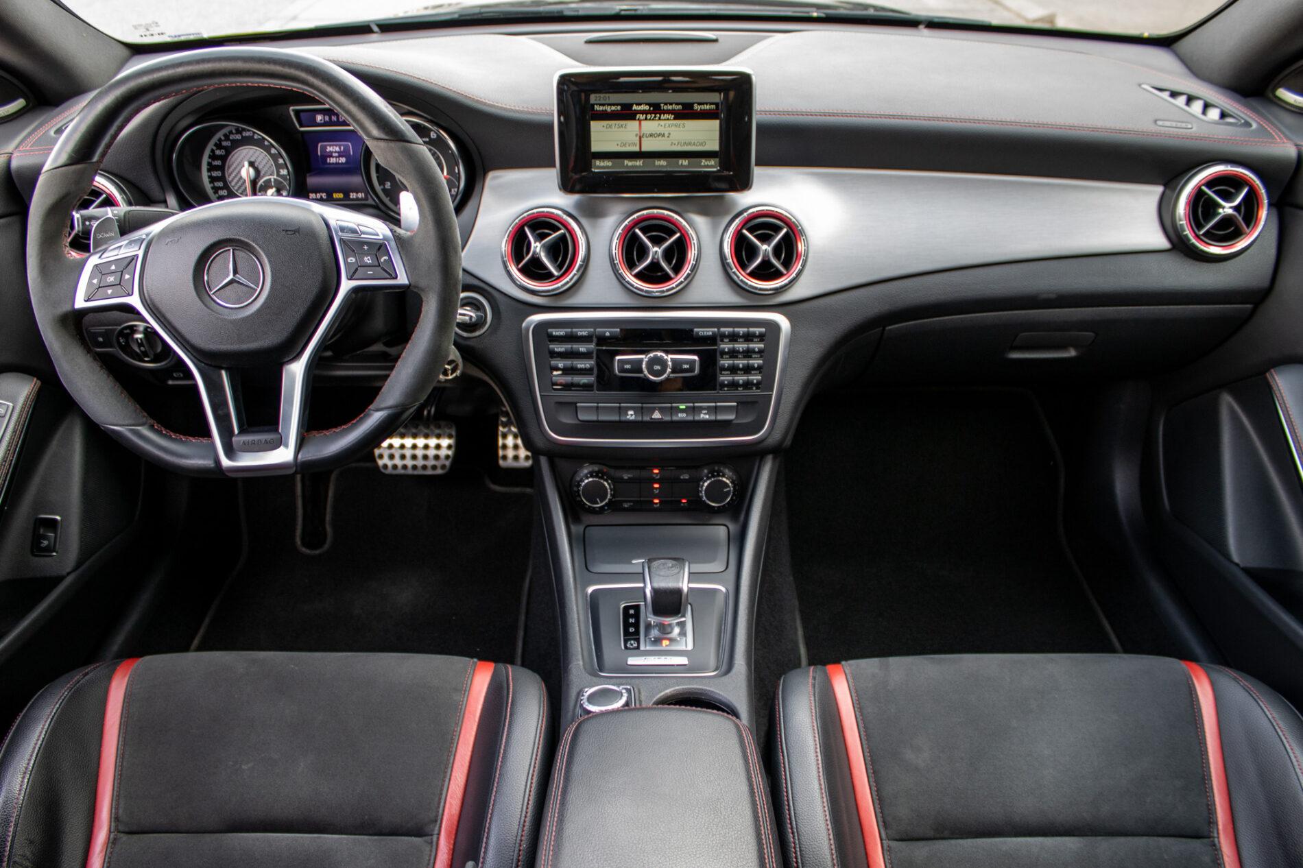 2014 Mercedes-Benz CLA 45 AMG, čierna kupé, 135 120 km