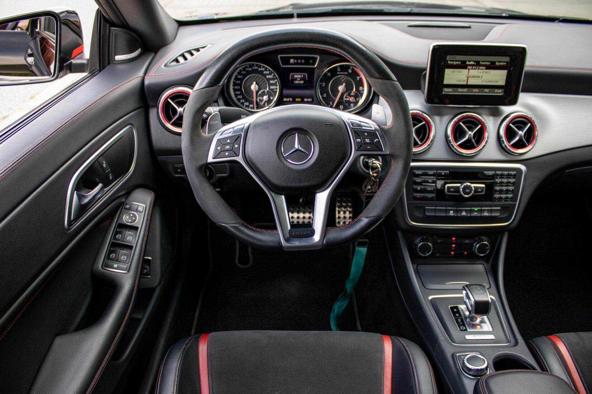 2014 Mercedes-Benz CLA 45 AMG, čierna kupé, 135 120 km
