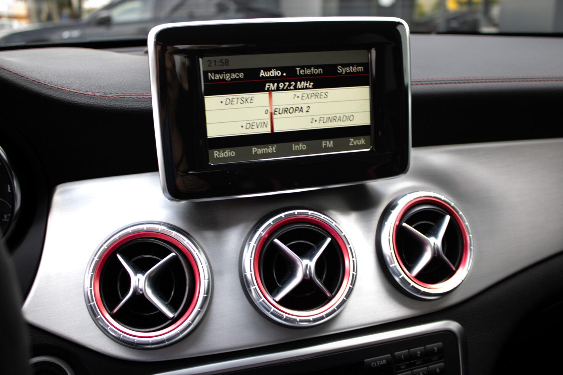 2014 Mercedes-Benz CLA 45 AMG, čierna kupé, 135 120 km