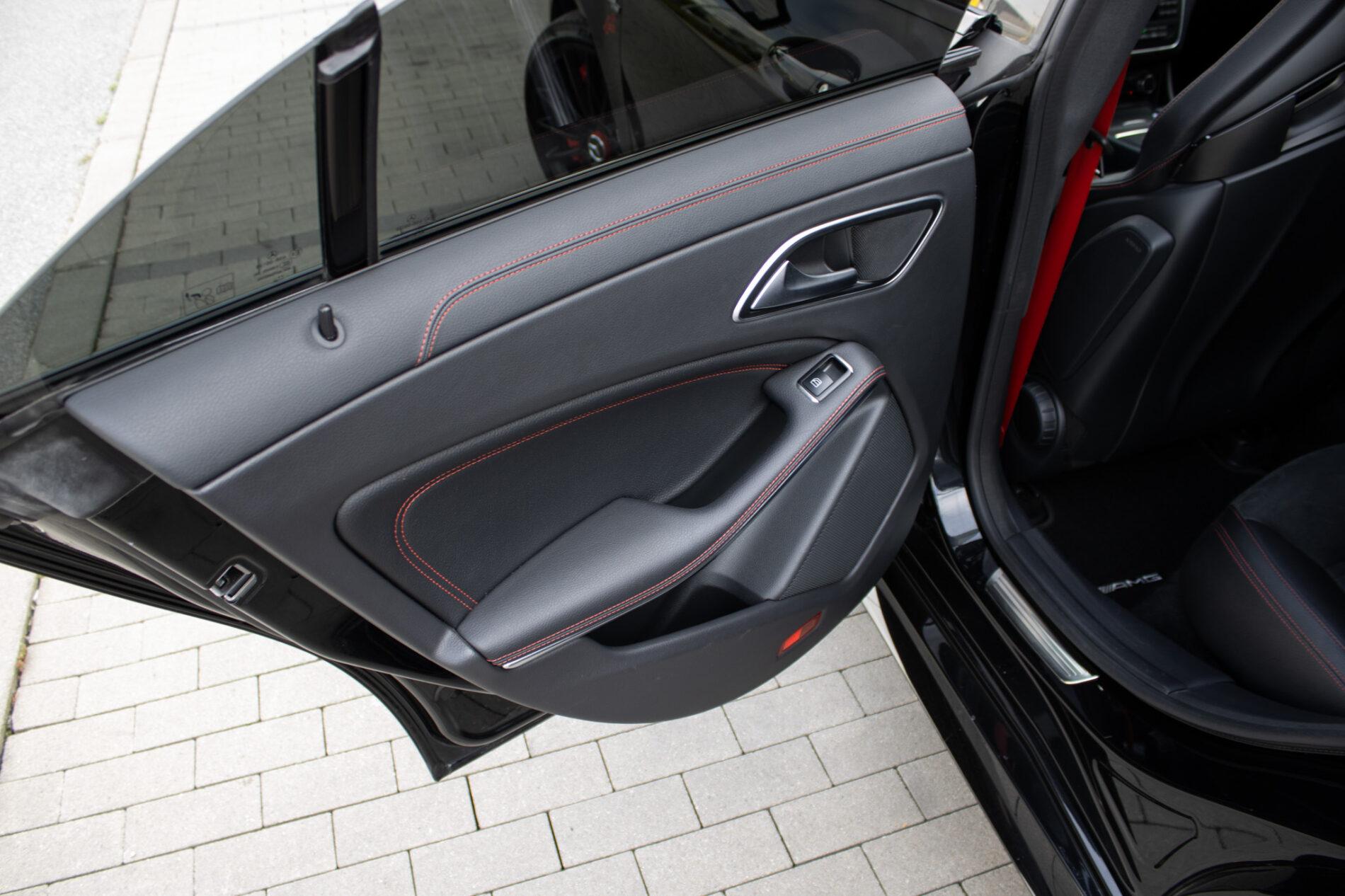 2014 Mercedes-Benz CLA 45 AMG, čierna kupé, 135 120 km