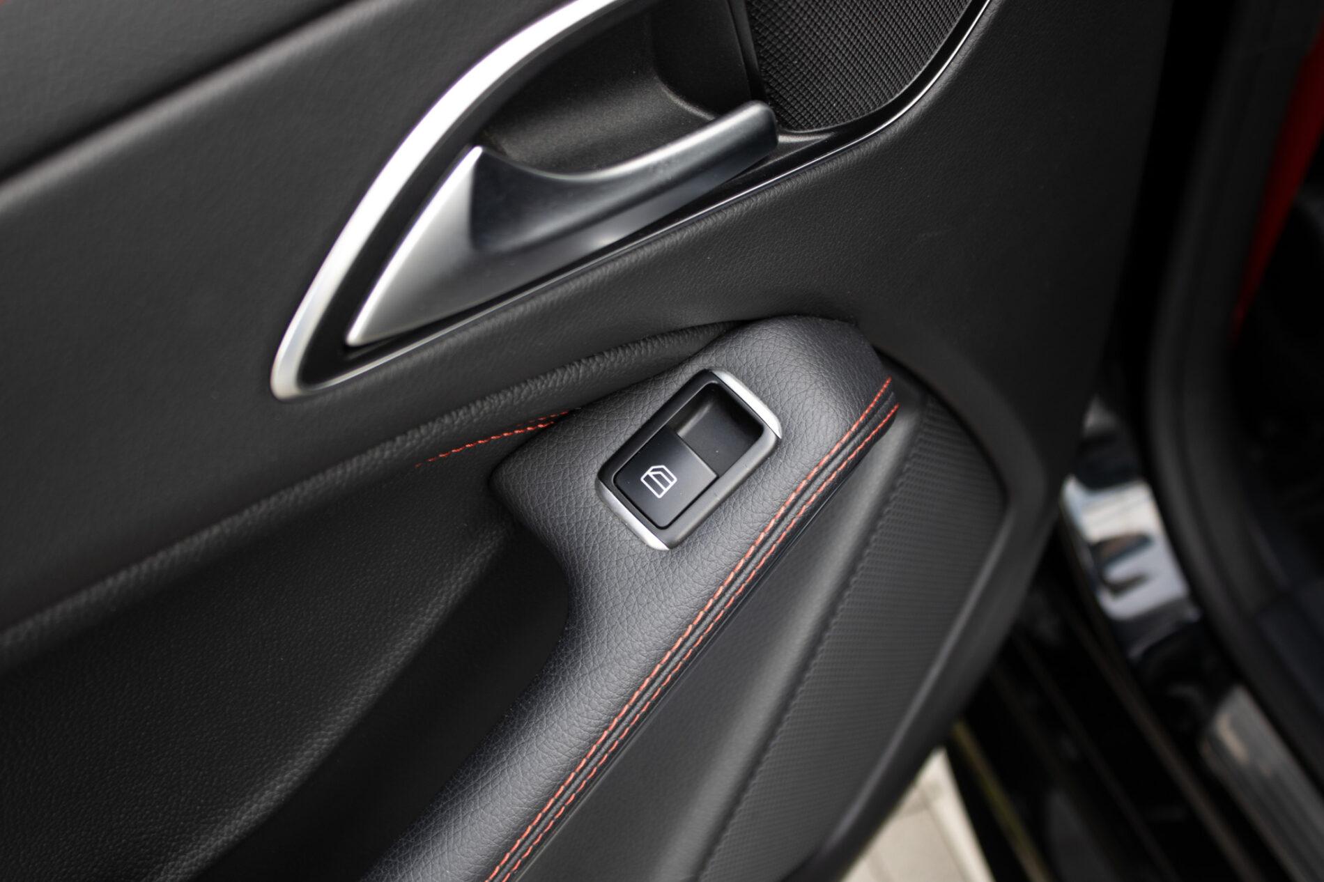 2014 Mercedes-Benz CLA 45 AMG, čierna kupé, 135 120 km