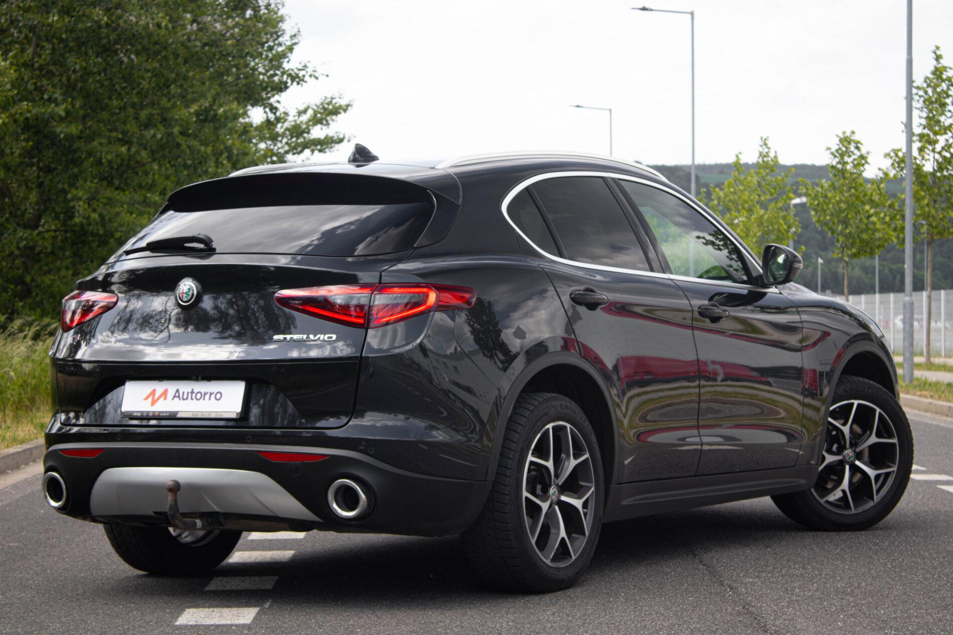 2018 Alfa Romeo Stelvio, čierna suv, 239 300 km