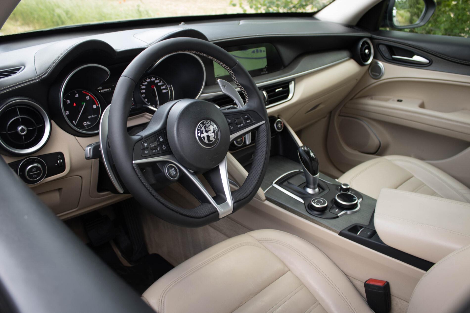 2018 Alfa Romeo Stelvio, čierna suv, 239 300 km