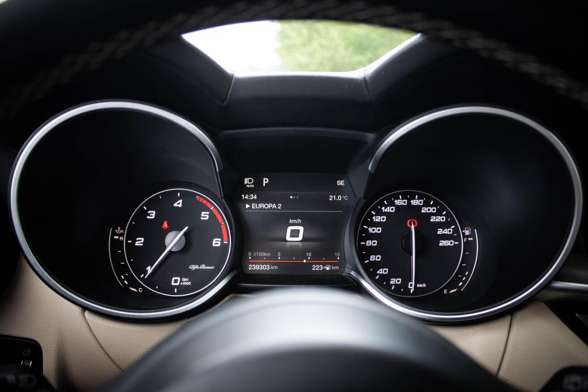 2018 Alfa Romeo Stelvio, čierna suv, 239 300 km