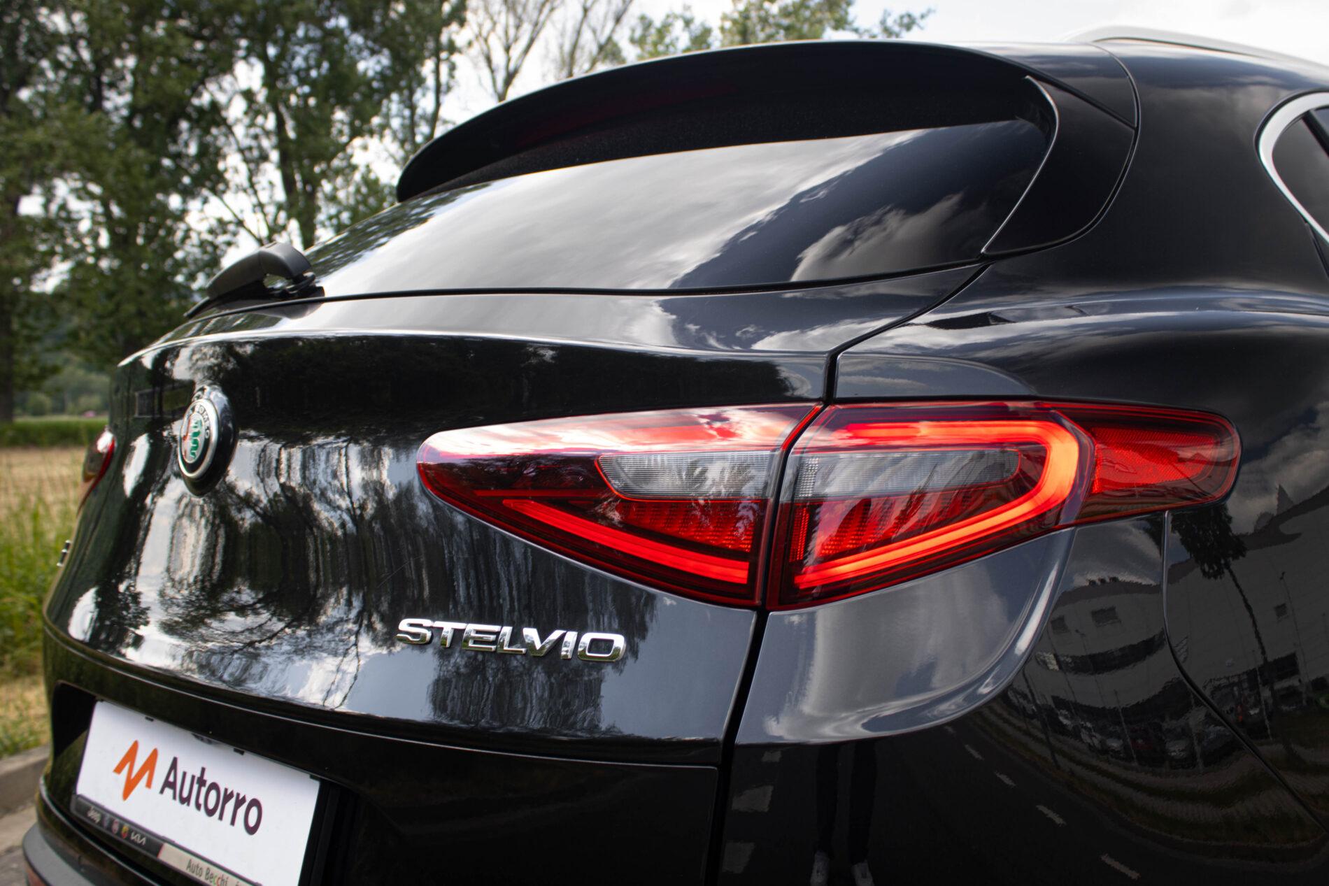 2018 Alfa Romeo Stelvio, čierna suv, 239 300 km