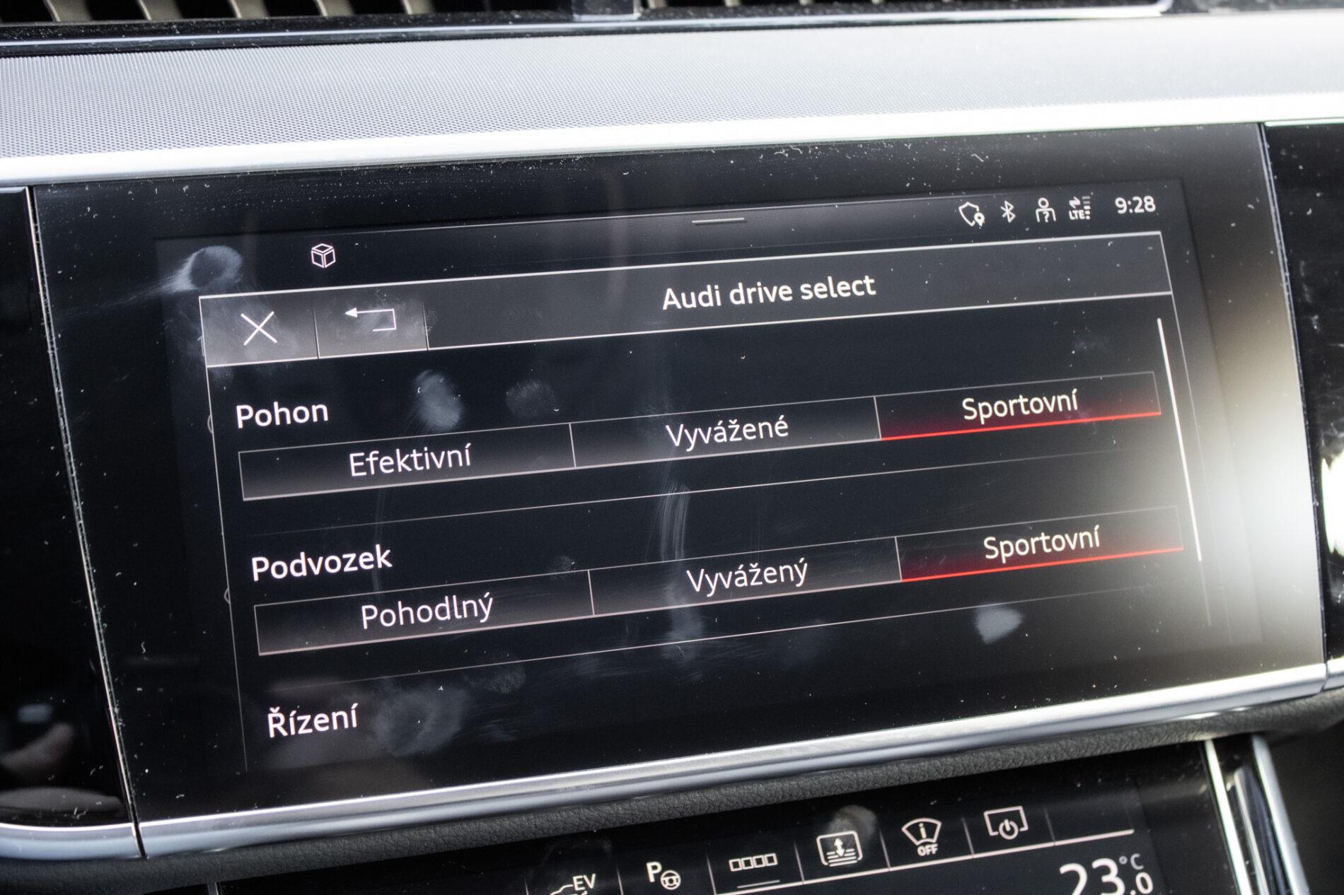 2023 AUDI A8, čierna sedan, 45 533 km