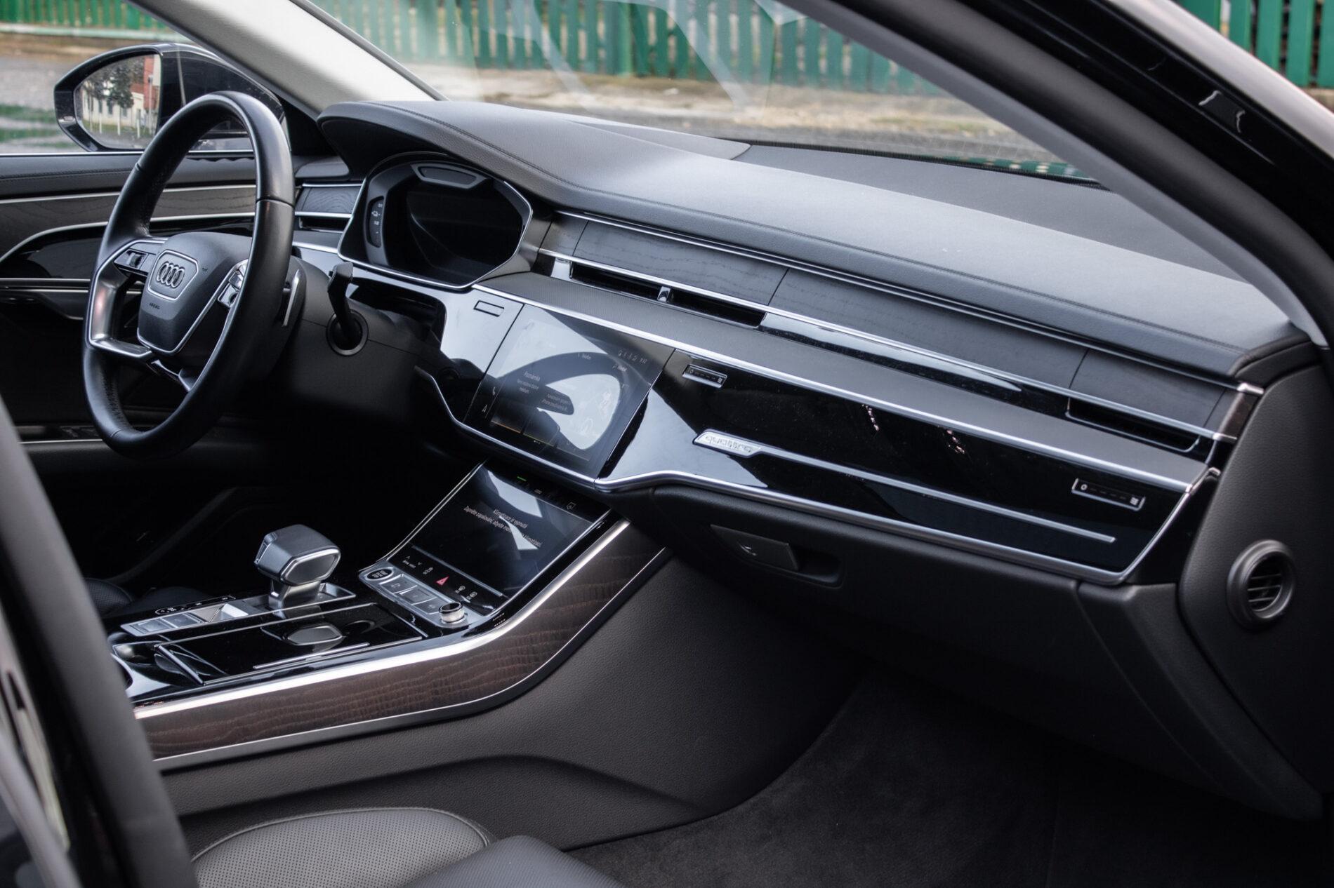 2023 AUDI A8, čierna sedan, 45 533 km