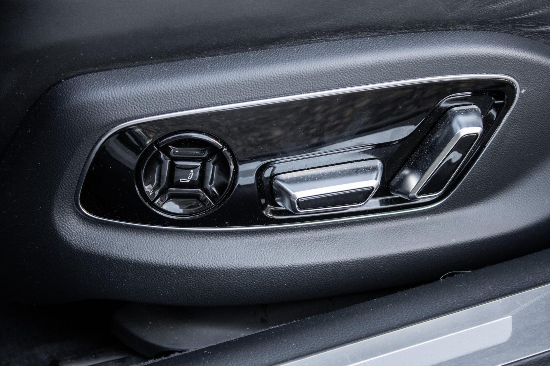 2023 AUDI A8, čierna sedan, 45 533 km