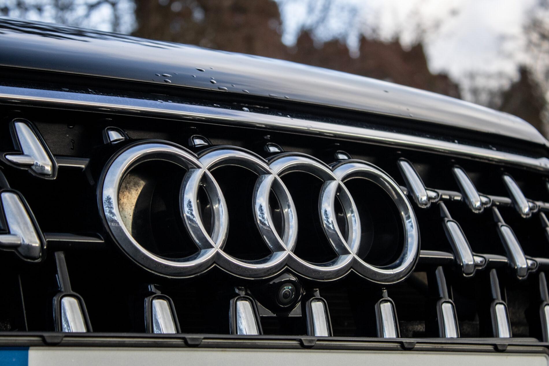 2023 AUDI A8, čierna sedan, 45 533 km