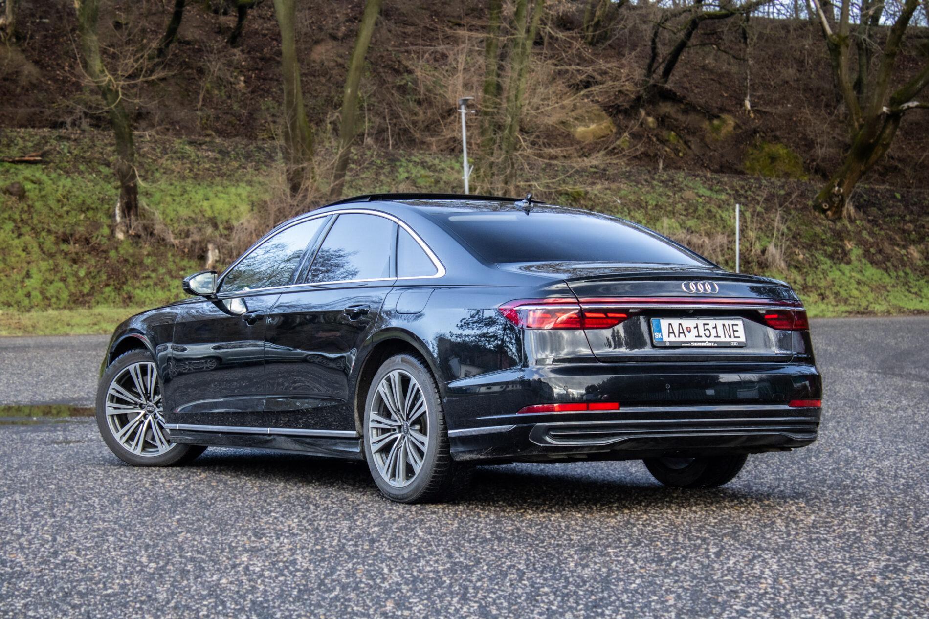 2023 AUDI A8, čierna sedan, 45 533 km