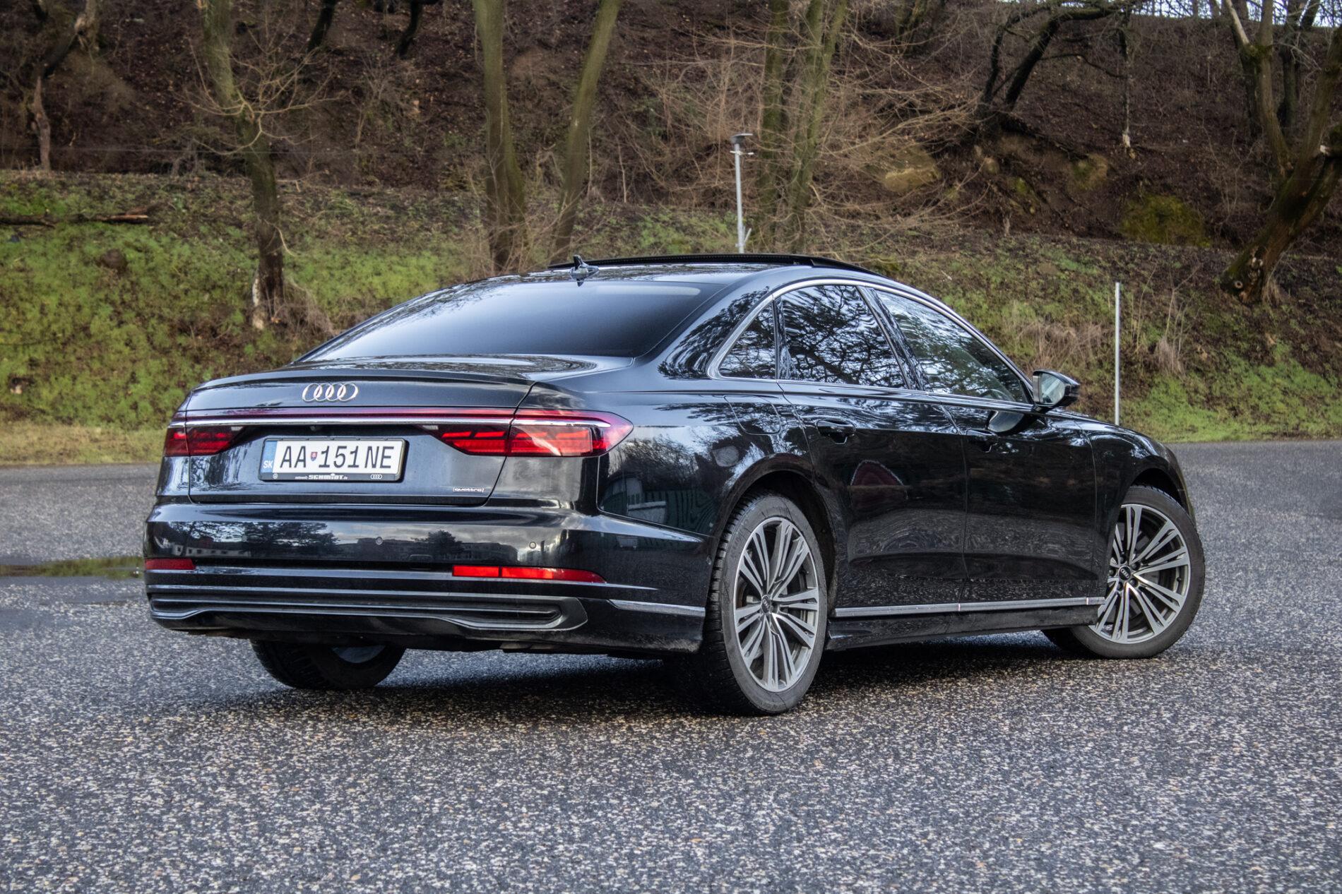 2023 AUDI A8, čierna sedan, 45 533 km